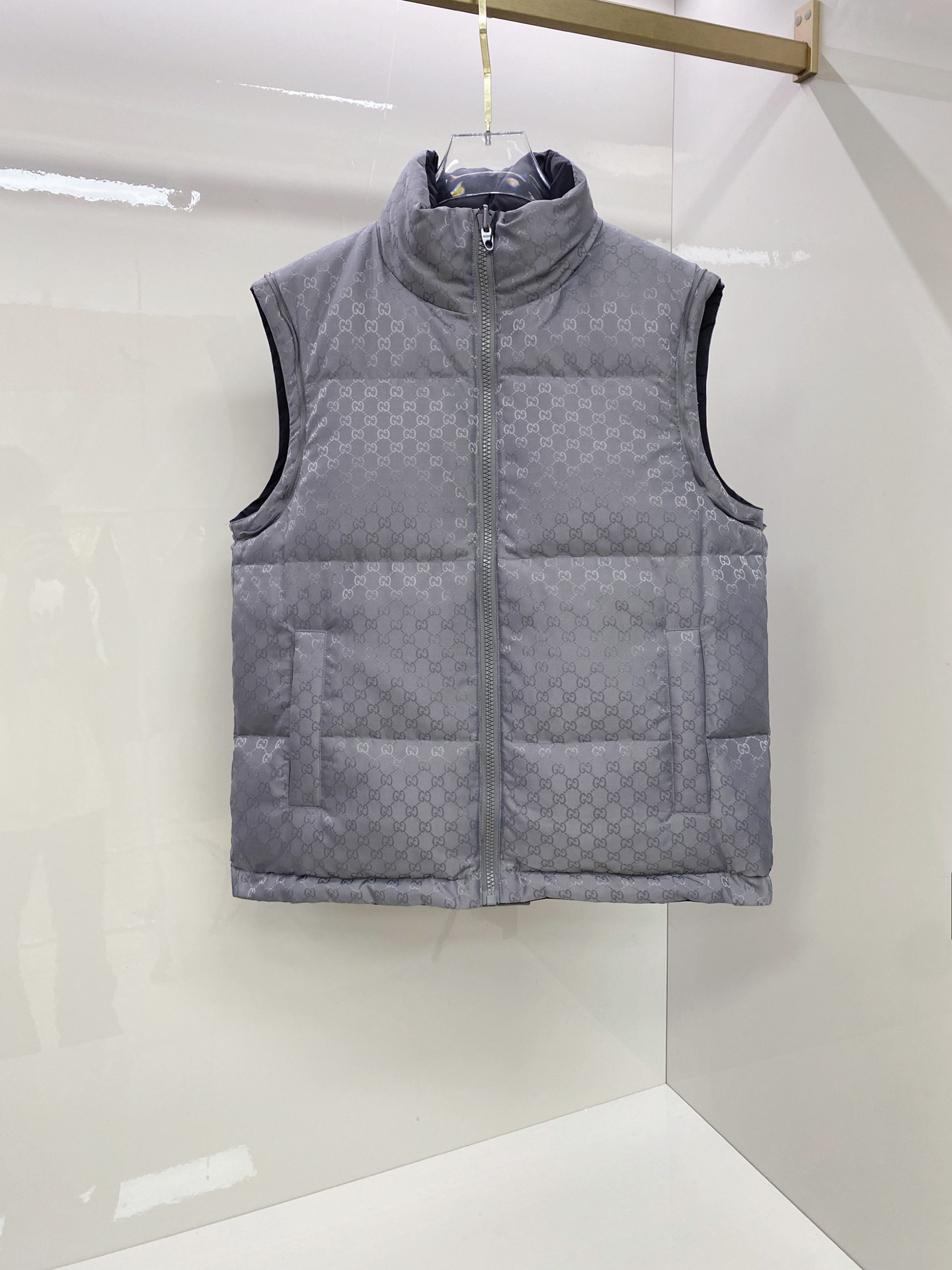 爆款羽绒服 双面穿袖子可拆卸 Gucci 古奇 2025新款羽绒服秀场新品，袖子可拆卸，一衣四穿。品相非