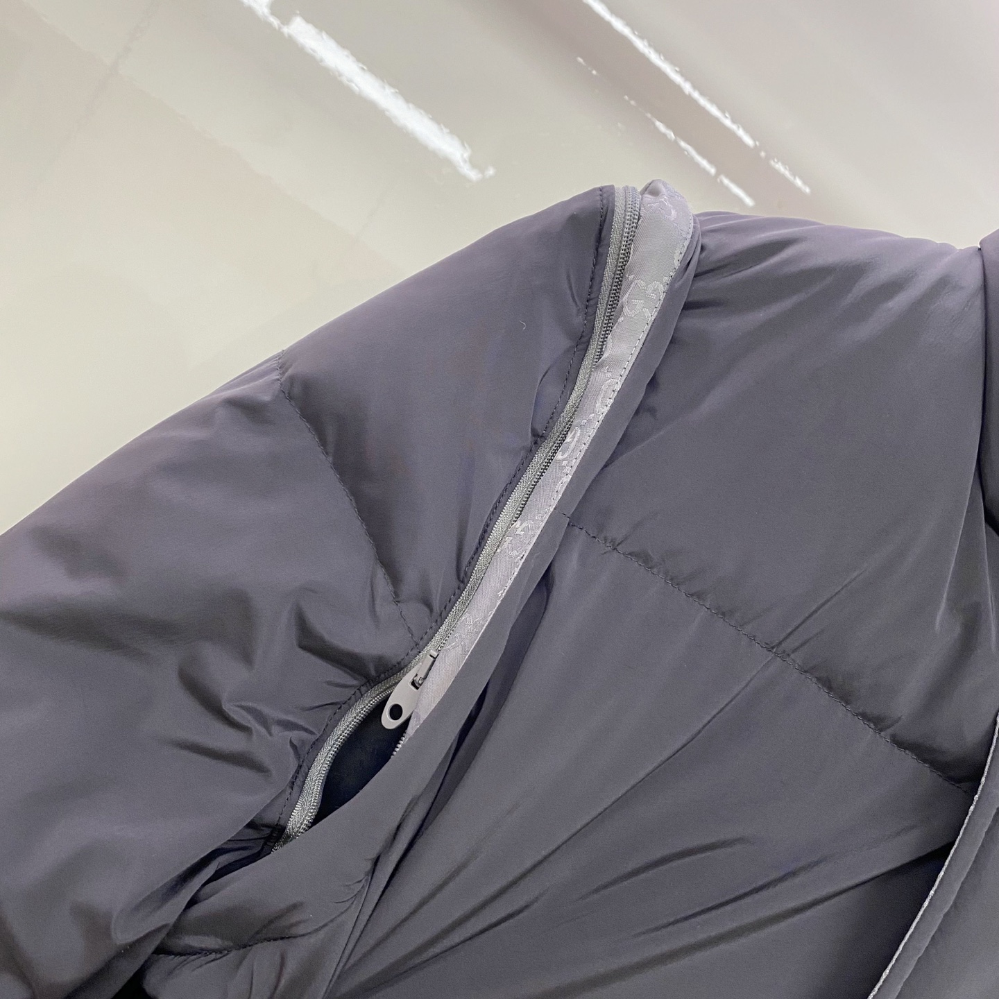 爆款羽绒服 双面穿袖子可拆卸 Gucci 古奇 2025新款羽绒服秀场新品，袖子可拆卸，一衣四穿。品相非