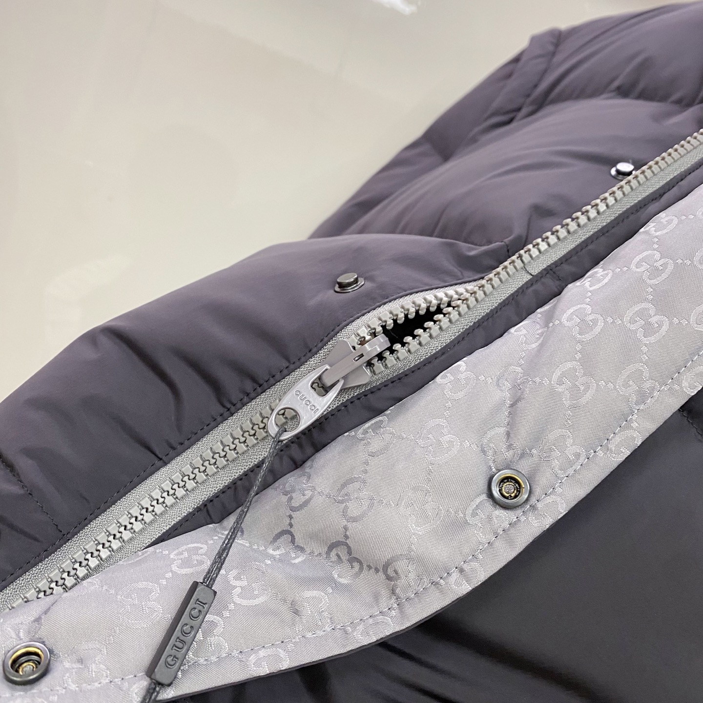 爆款羽绒服 双面穿袖子可拆卸 Gucci 古奇 2025新款羽绒服秀场新品，袖子可拆卸，一衣四穿。品相非