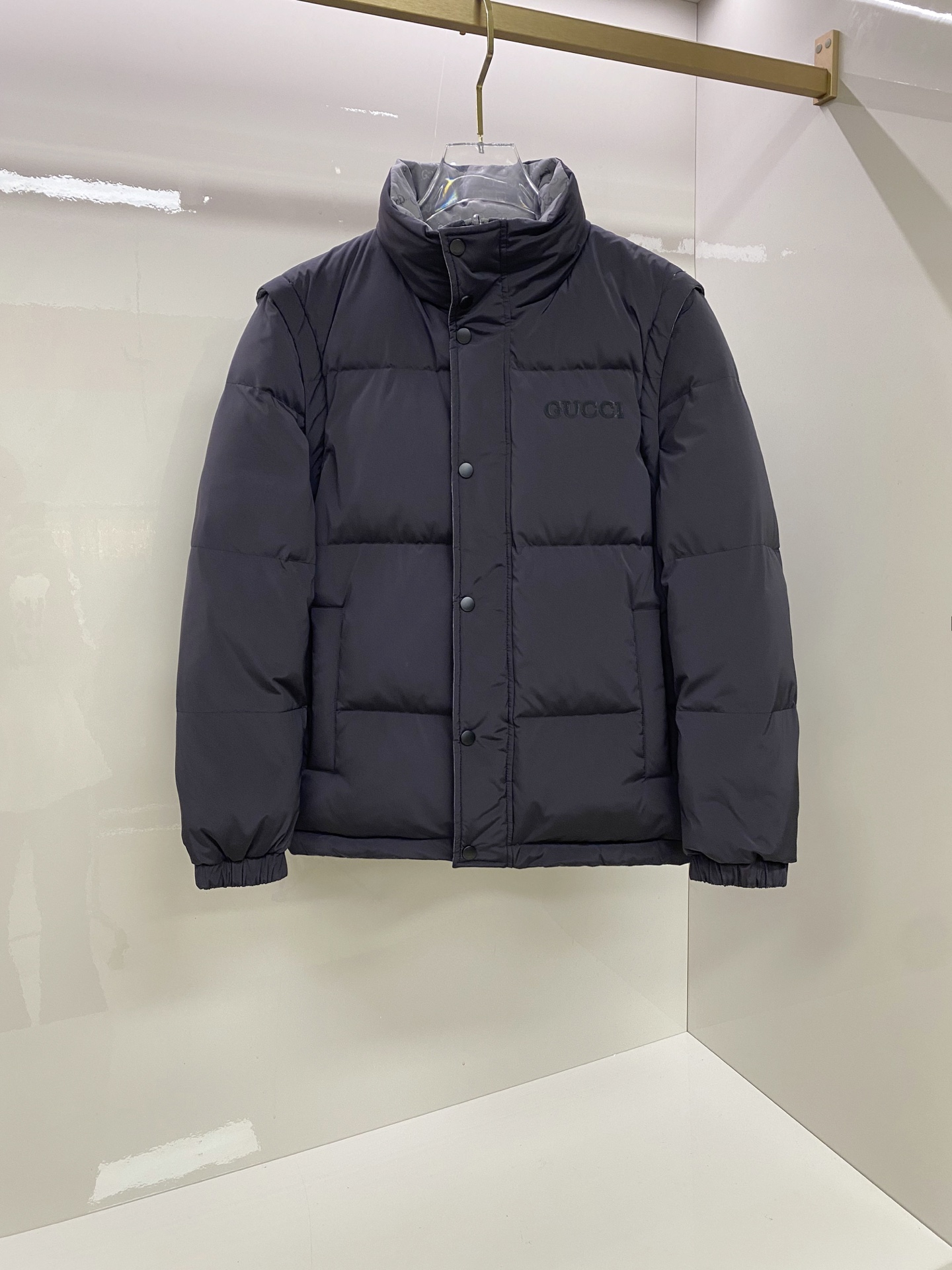 爆款羽绒服 双面穿袖子可拆卸 Gucci 古奇 2025新款羽绒服秀场新品，袖子可拆卸，一衣四穿。品相非