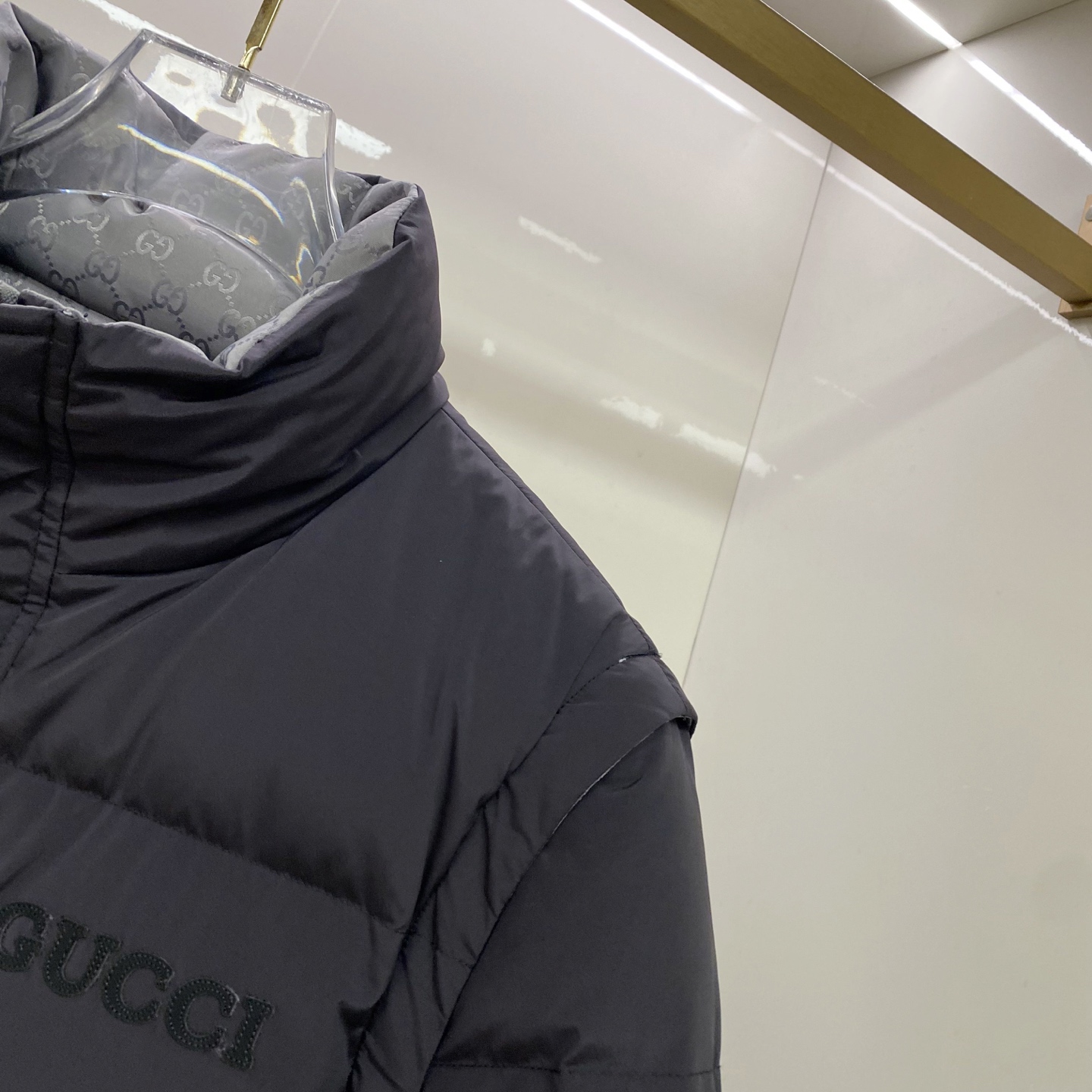 爆款羽绒服 双面穿袖子可拆卸 Gucci 古奇 2025新款羽绒服秀场新品，袖子可拆卸，一衣四穿。品相非