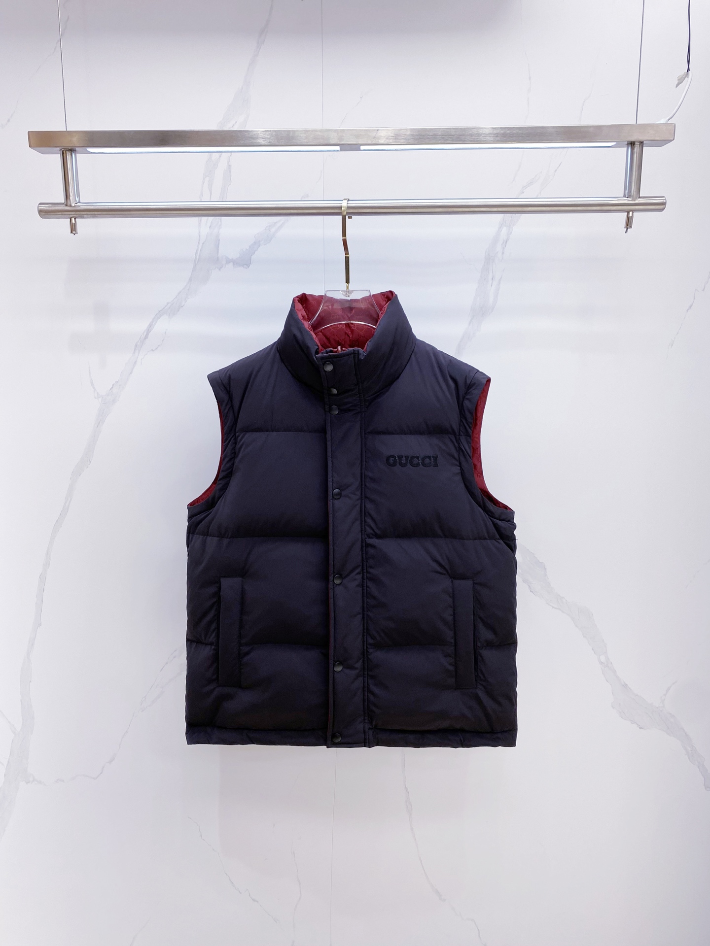 爆款羽绒服 双面穿袖子可拆卸 Gucci 古奇 2025新款羽绒服秀场新品，袖子可拆卸，一衣四穿。品相非