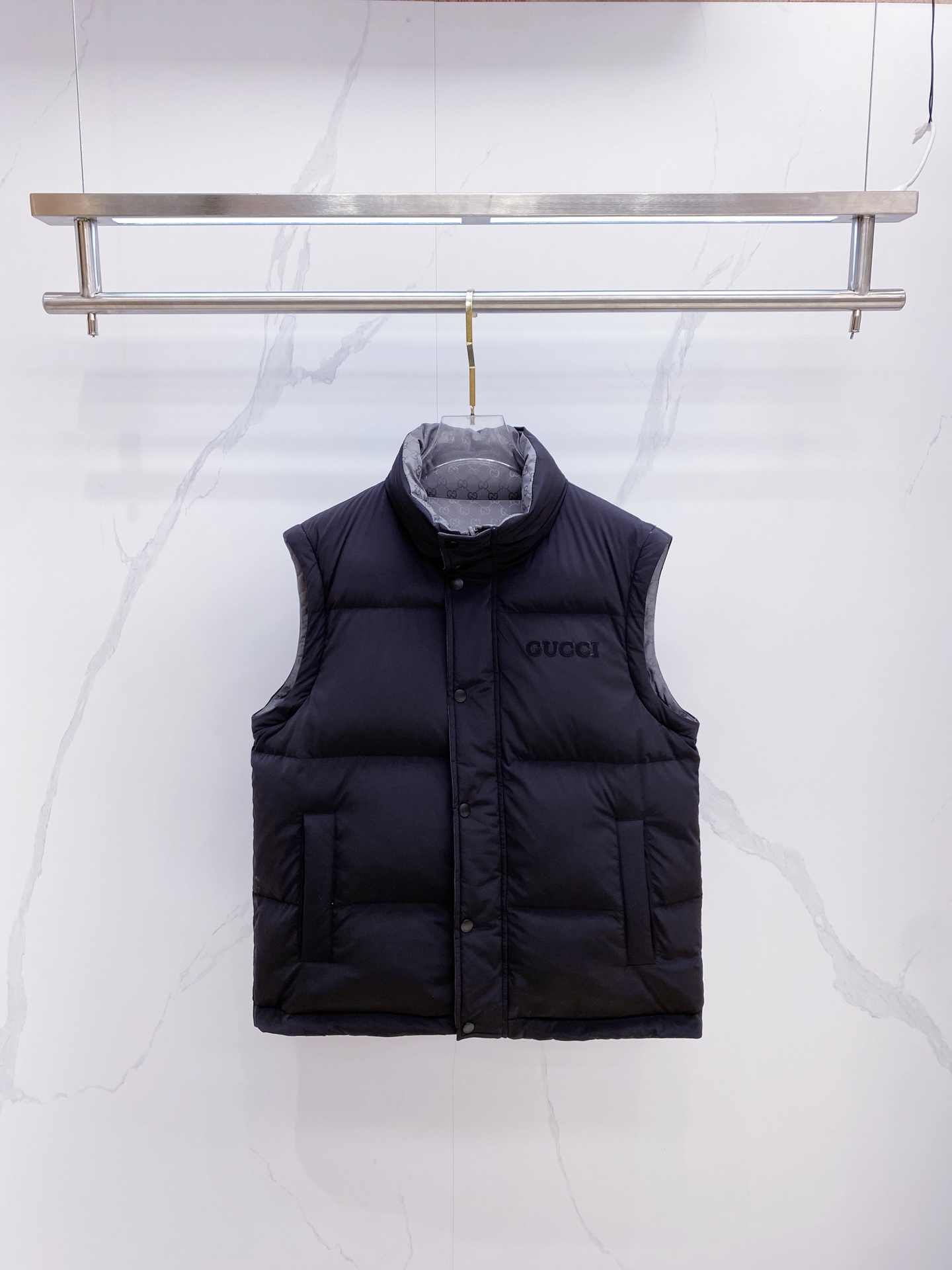 爆款羽绒服 双面穿袖子可拆卸 Gucci 古奇 2025新款羽绒服秀场新品，袖子可拆卸，一衣四穿。品相非