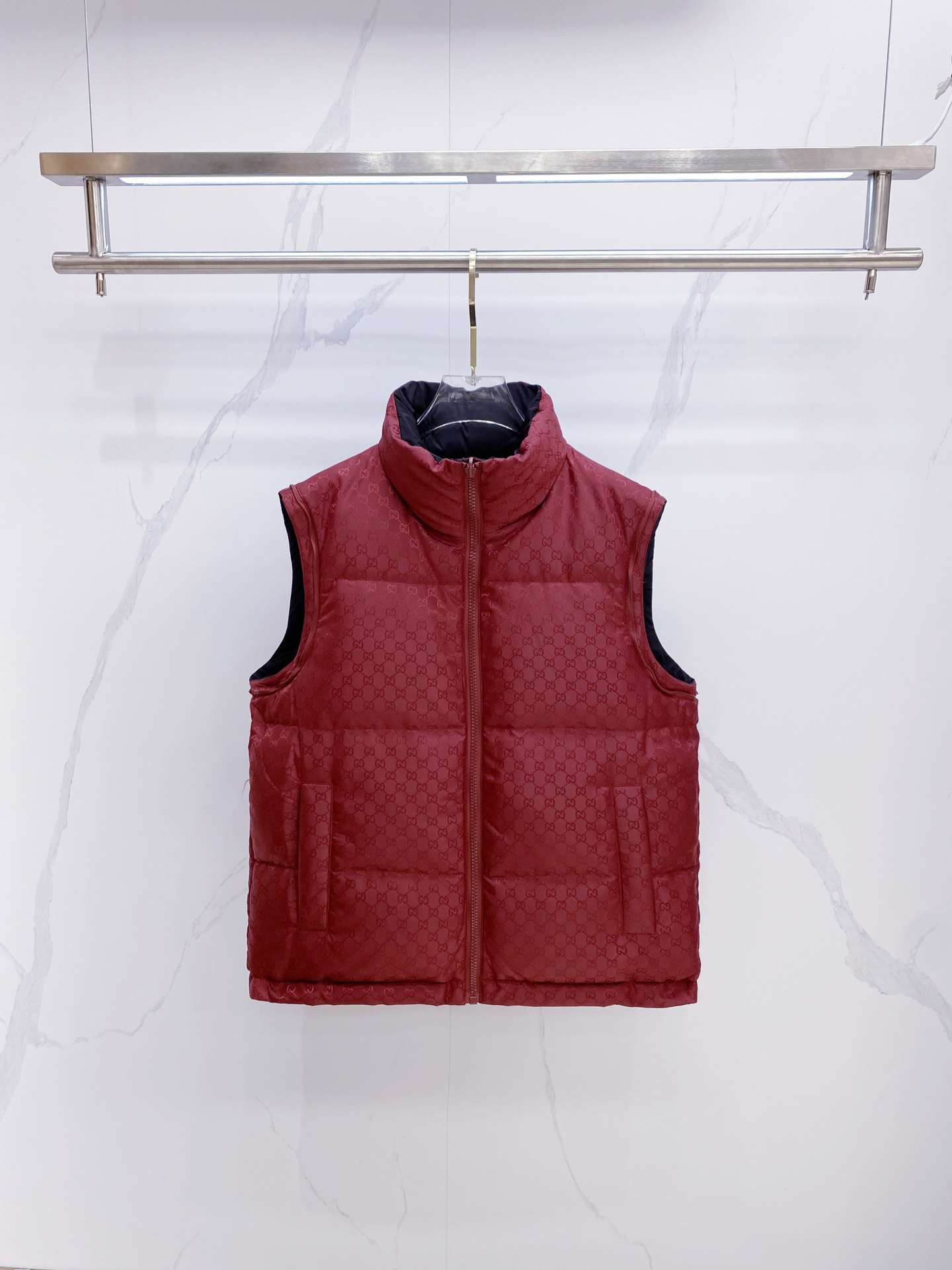 爆款羽绒服 双面穿袖子可拆卸 Gucci 古奇 2025新款羽绒服秀场新品，袖子可拆卸，一衣四穿。品相非