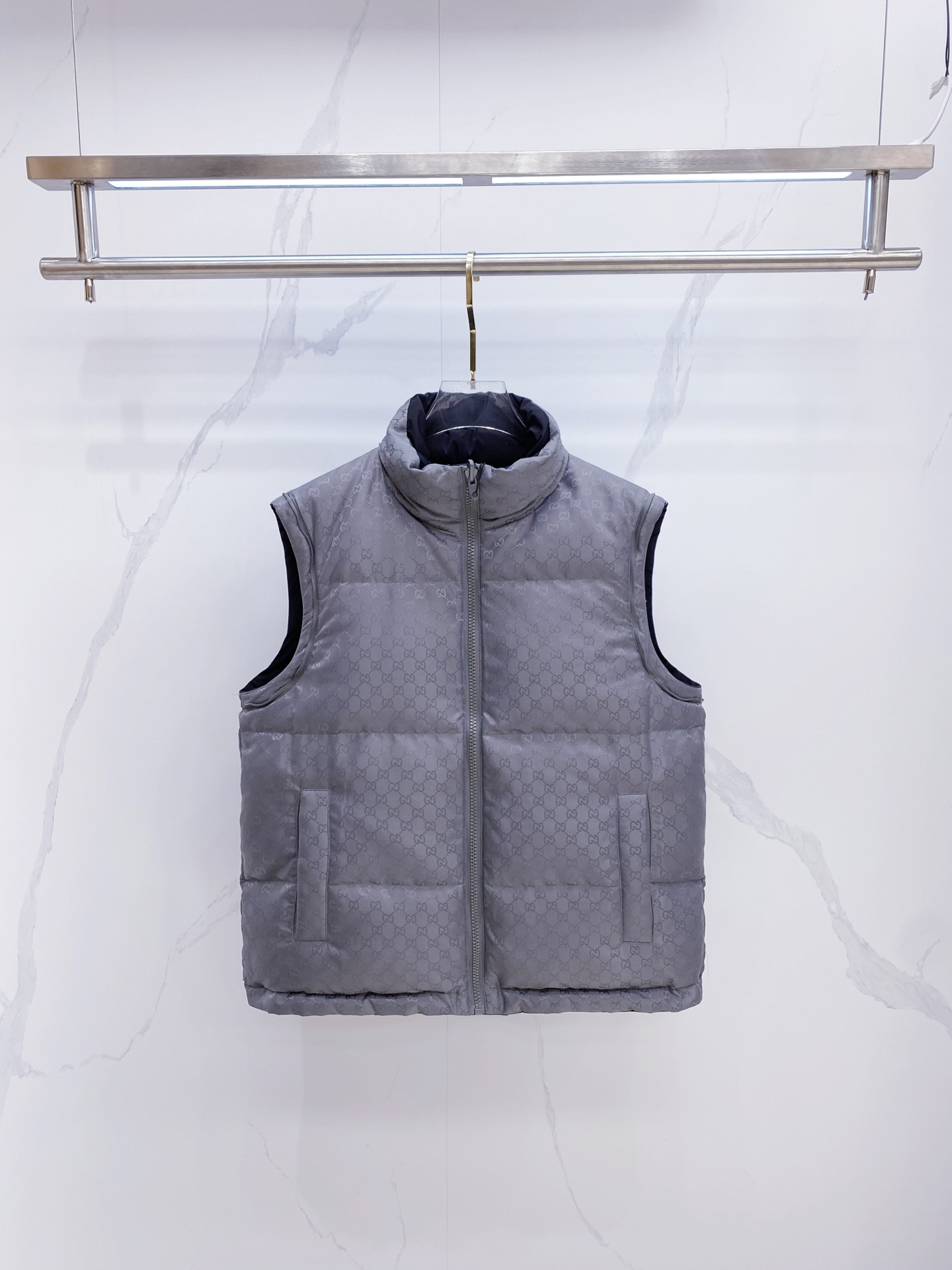 爆款羽绒服 双面穿袖子可拆卸 Gucci 古奇 2025新款羽绒服秀场新品，袖子可拆卸，一衣四穿。品相非