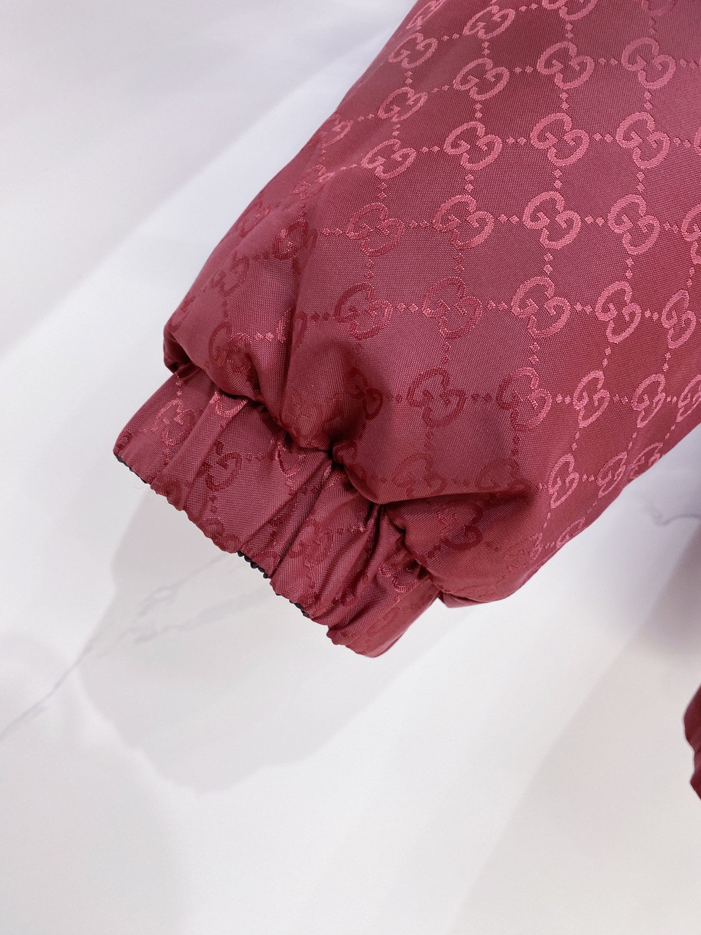 爆款羽绒服 双面穿袖子可拆卸 Gucci 古奇 2025新款羽绒服秀场新品，袖子可拆卸，一衣四穿。品相非