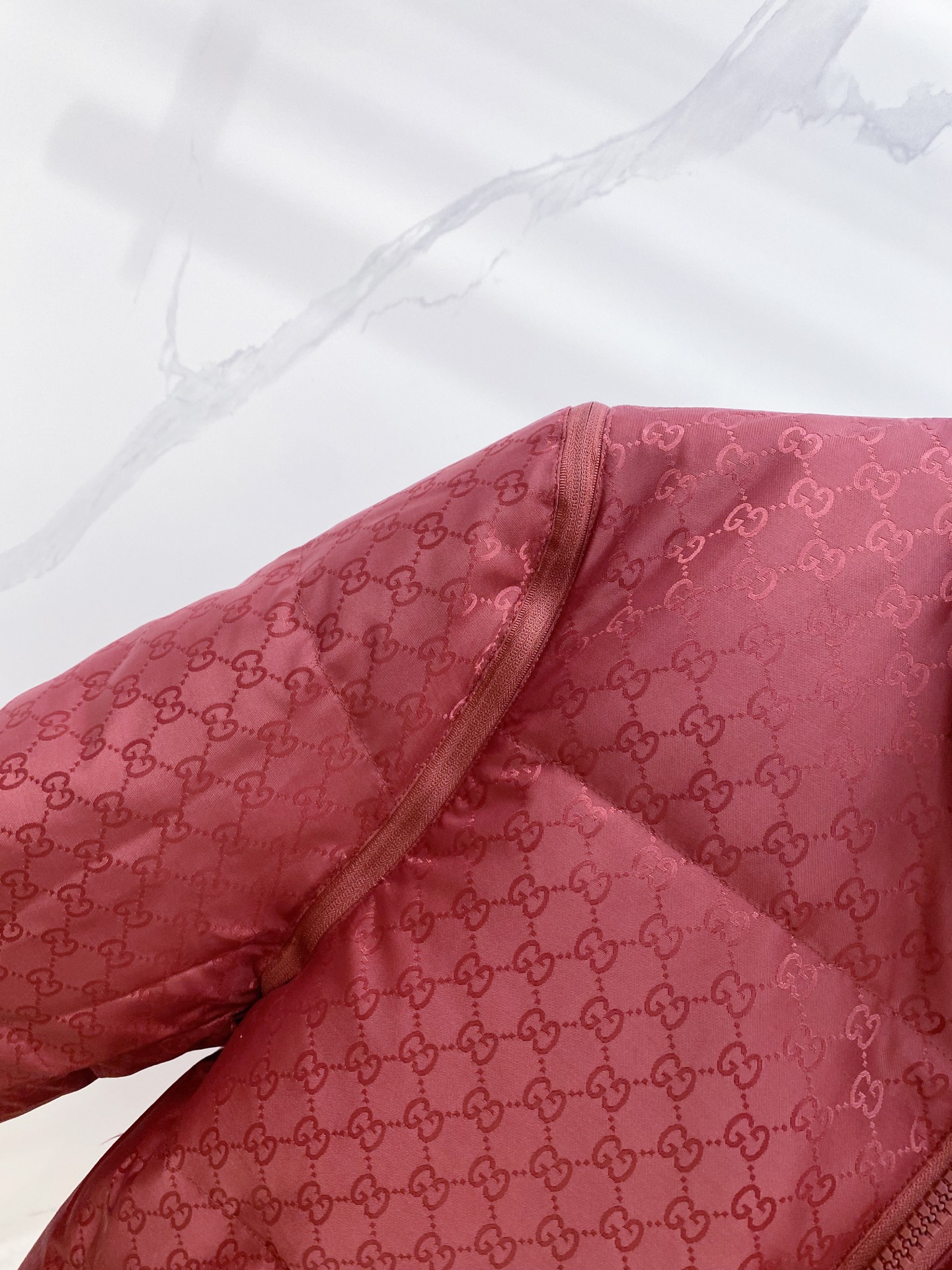 爆款羽绒服 双面穿袖子可拆卸 Gucci 古奇 2025新款羽绒服秀场新品，袖子可拆卸，一衣四穿。品相非