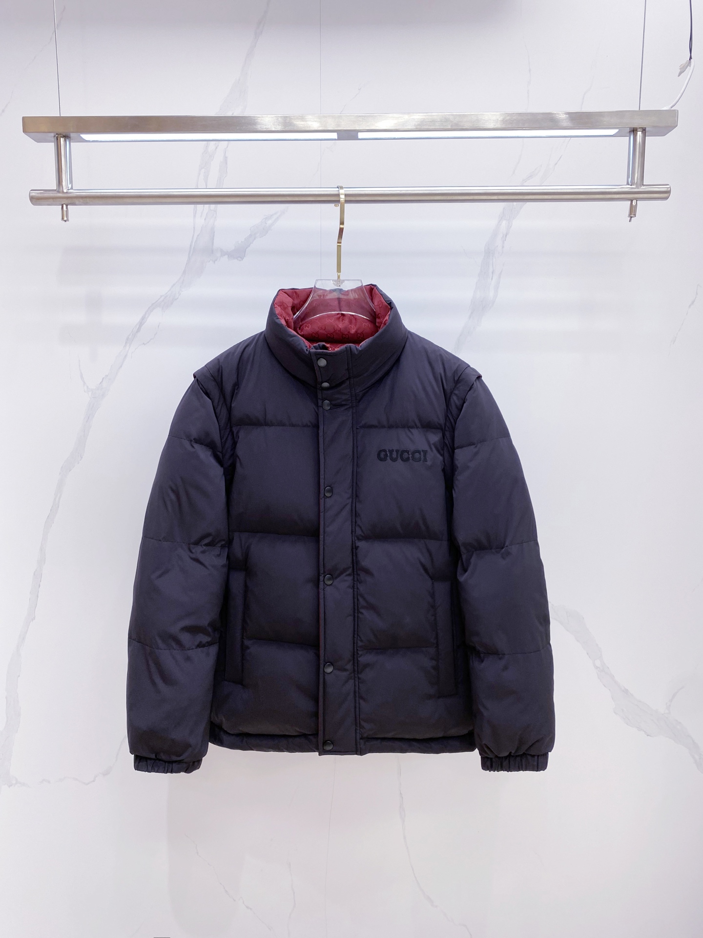 爆款羽绒服 双面穿袖子可拆卸 Gucci 古奇 2025新款羽绒服秀场新品，袖子可拆卸，一衣四穿。品相非