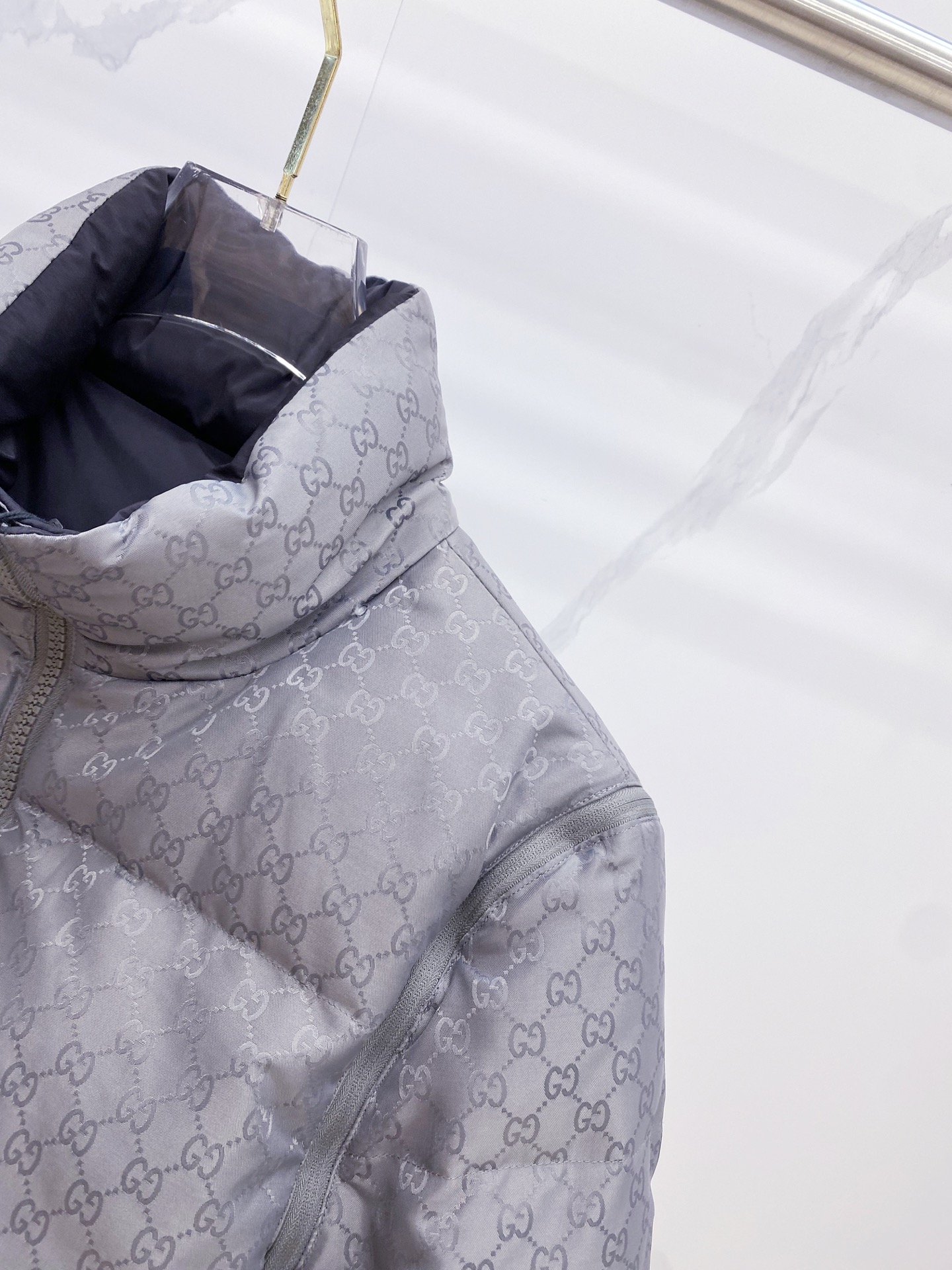 爆款羽绒服 双面穿袖子可拆卸 Gucci 古奇 2025新款羽绒服秀场新品，袖子可拆卸，一衣四穿。品相非