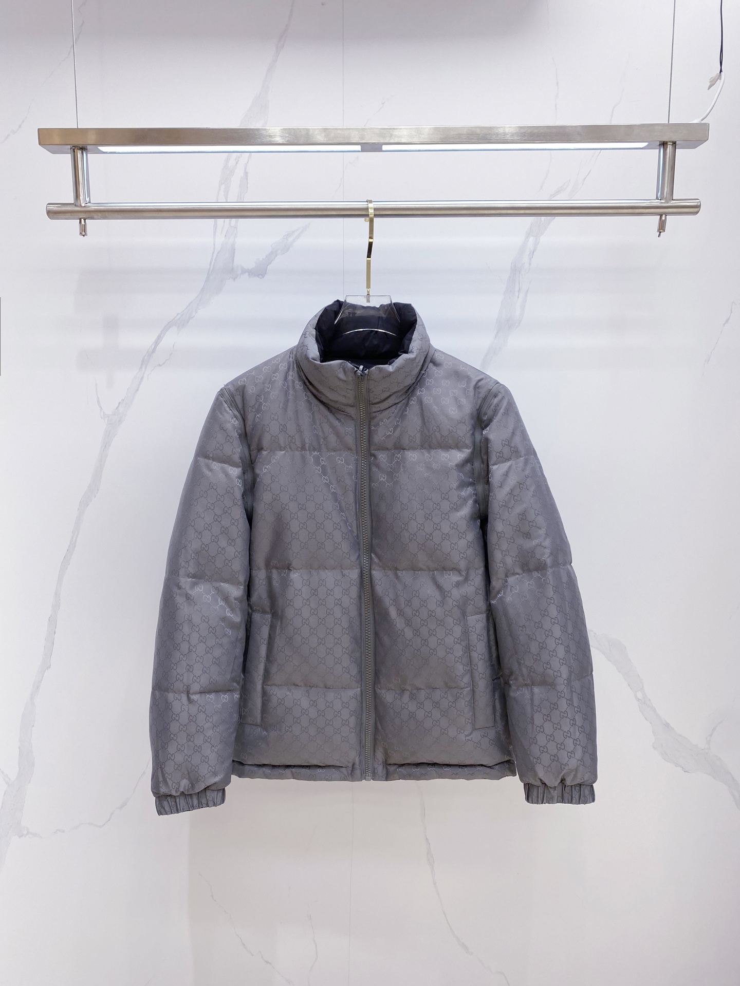爆款羽绒服 双面穿袖子可拆卸 Gucci 古奇 2025新款羽绒服秀场新品，袖子可拆卸，一衣四穿。品相非