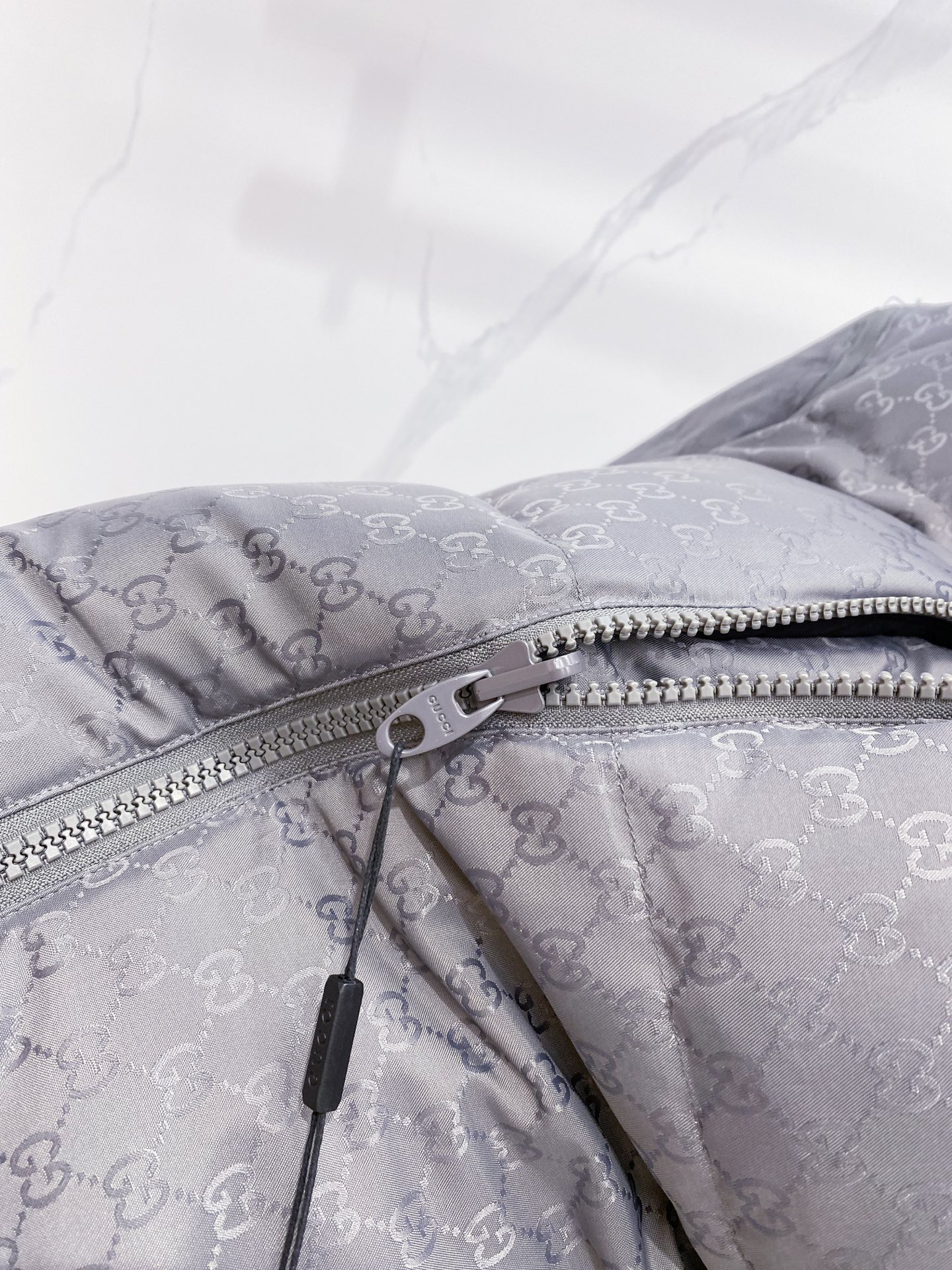 爆款羽绒服 双面穿袖子可拆卸 Gucci 古奇 2025新款羽绒服秀场新品，袖子可拆卸，一衣四穿。品相非