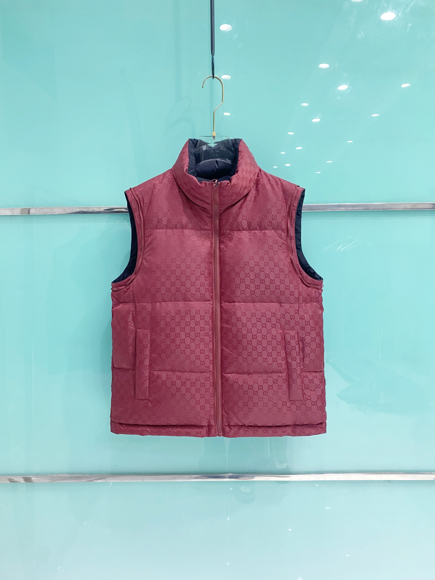 爆款羽绒服 双面穿袖子可拆卸 Gucci 古奇 2025新款羽绒服秀场新品，袖子可拆卸，一衣四穿。品相非