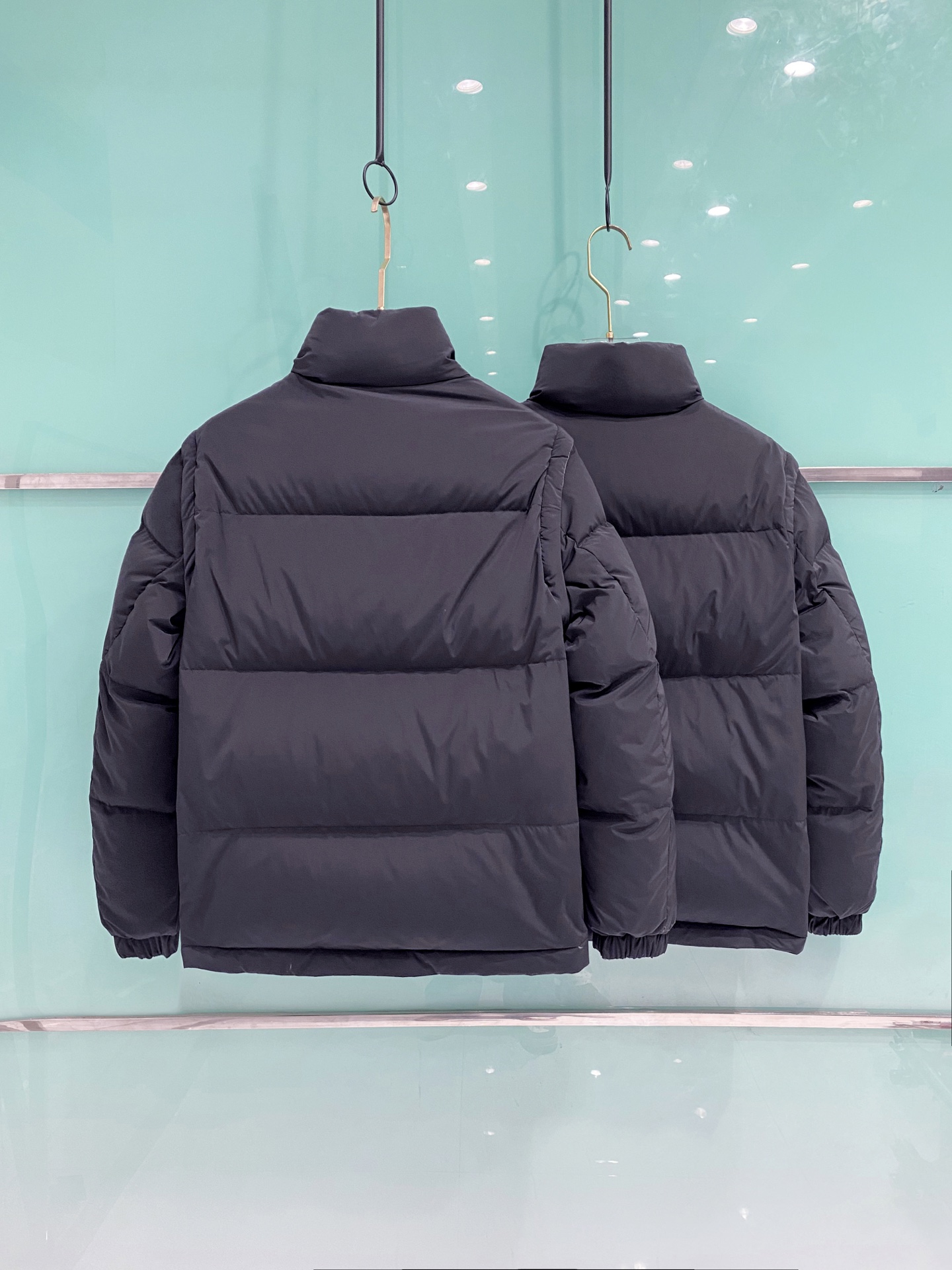 爆款羽绒服 双面穿袖子可拆卸 Gucci 古奇 2025新款羽绒服秀场新品，袖子可拆卸，一衣四穿。品相非