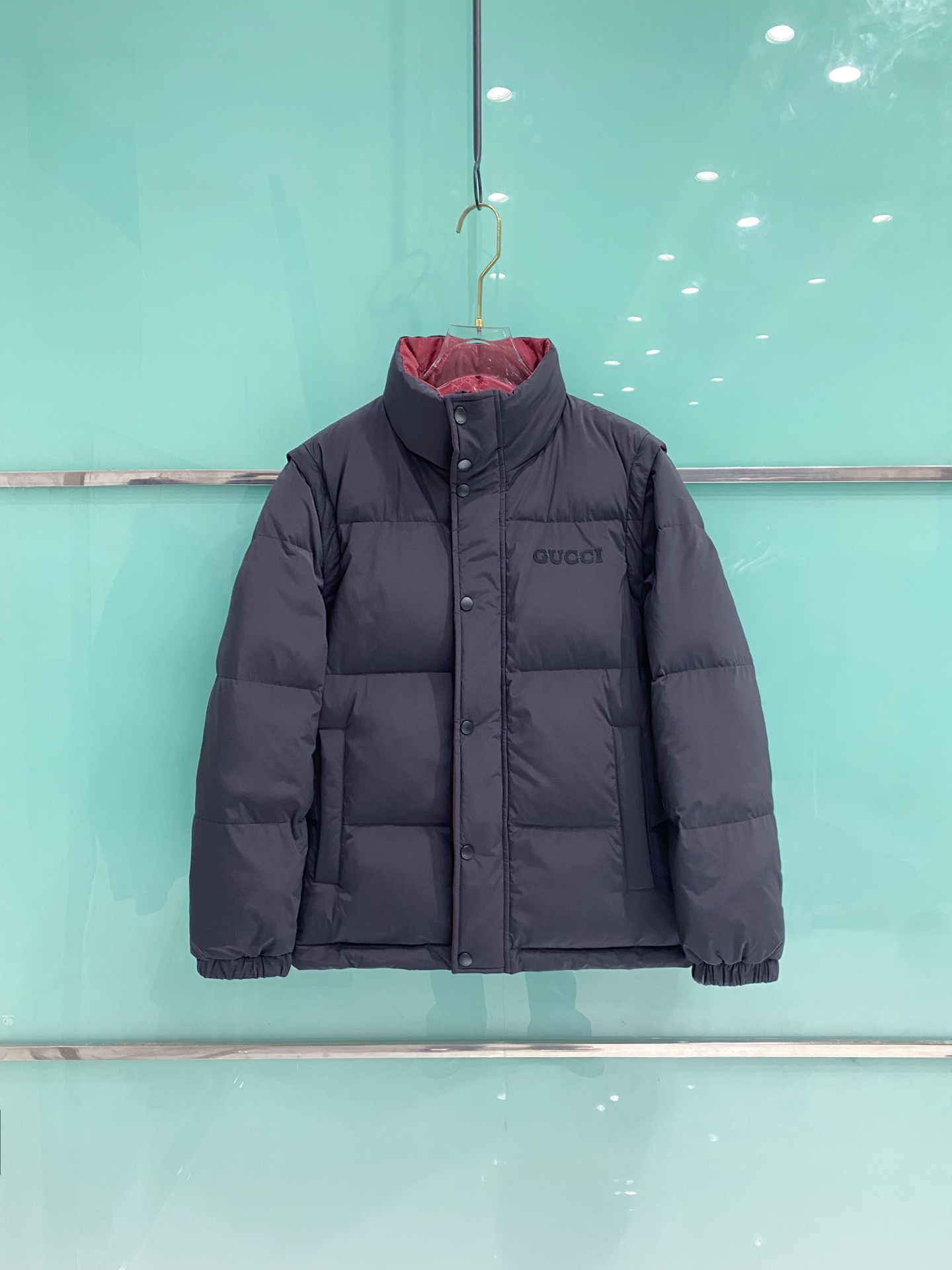 爆款羽绒服 双面穿袖子可拆卸 Gucci 古奇 2025新款羽绒服秀场新品，袖子可拆卸，一衣四穿。品相非