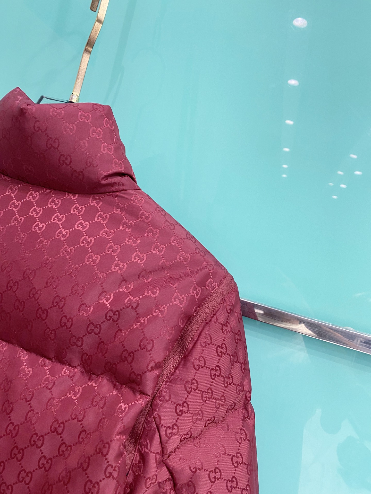 爆款羽绒服 双面穿袖子可拆卸 Gucci 古奇 2025新款羽绒服秀场新品，袖子可拆卸，一衣四穿。品相非