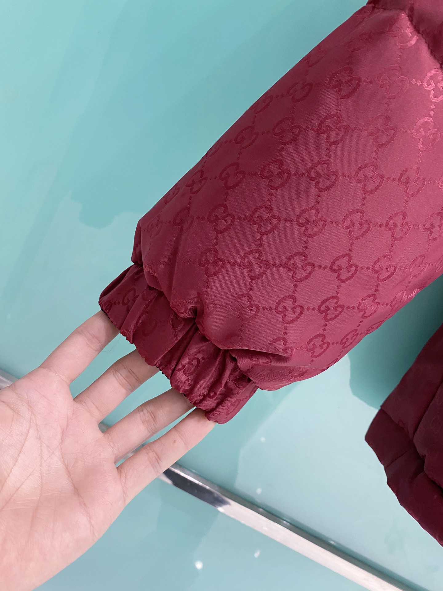 爆款羽绒服 双面穿袖子可拆卸 Gucci 古奇 2025新款羽绒服秀场新品，袖子可拆卸，一衣四穿。品相非