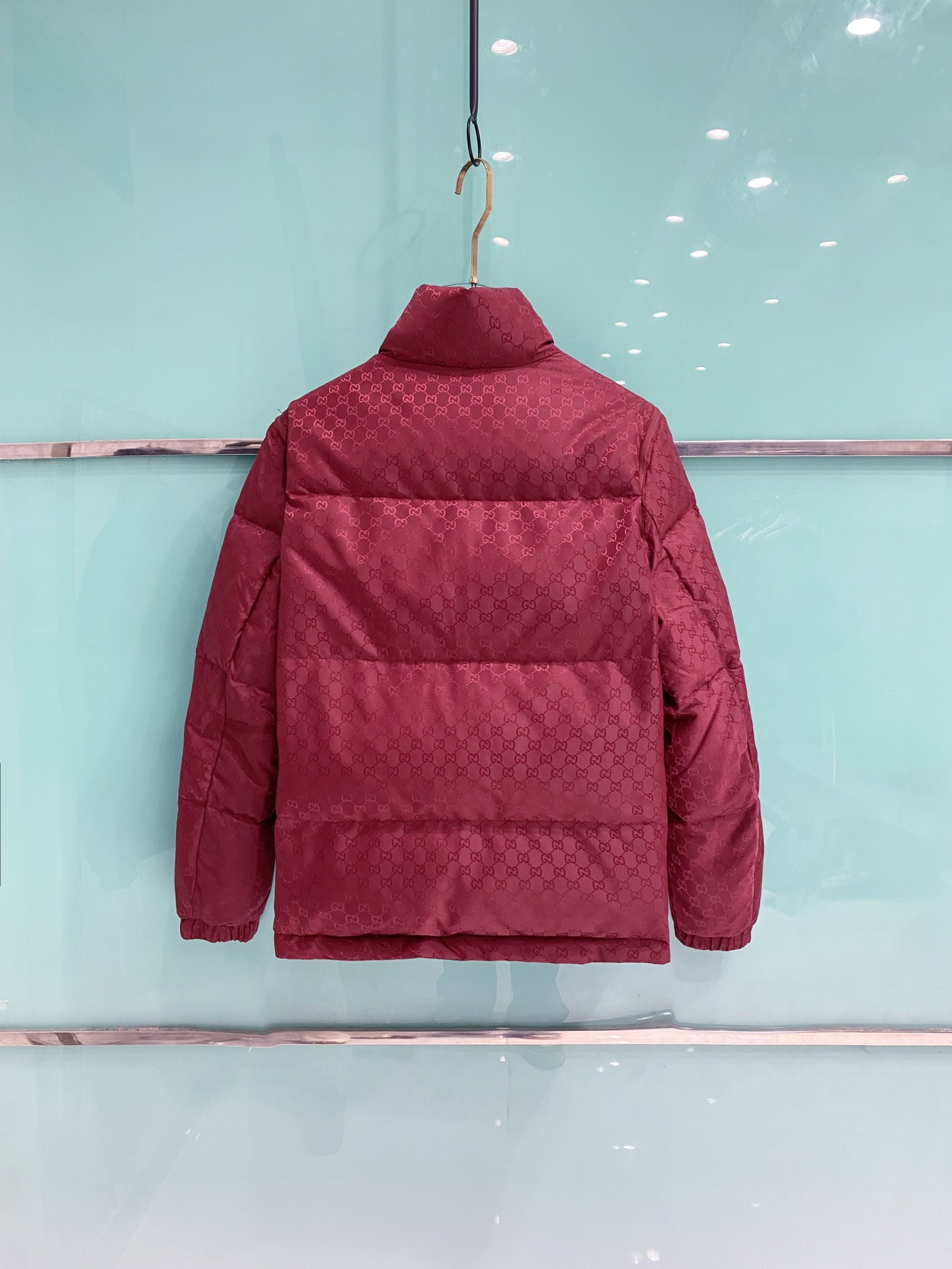 爆款羽绒服 双面穿袖子可拆卸 Gucci 古奇 2025新款羽绒服秀场新品，袖子可拆卸，一衣四穿。品相非