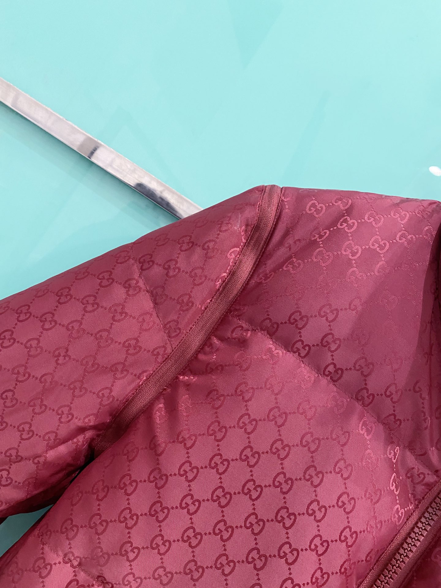 爆款羽绒服 双面穿袖子可拆卸 Gucci 古奇 2025新款羽绒服秀场新品，袖子可拆卸，一衣四穿。品相非