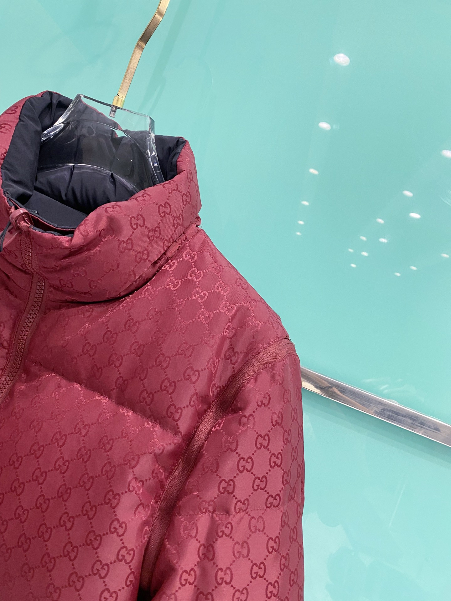 爆款羽绒服 双面穿袖子可拆卸 Gucci 古奇 2025新款羽绒服秀场新品，袖子可拆卸，一衣四穿。品相非