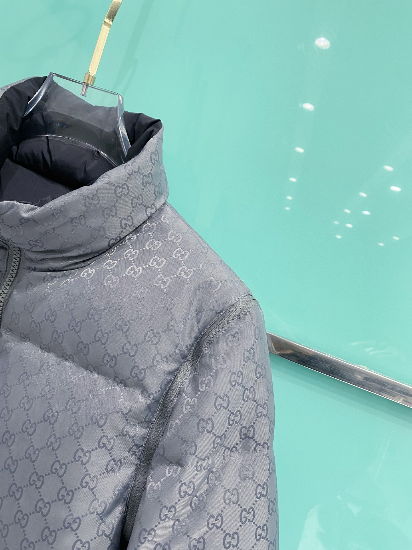 爆款羽绒服 双面穿袖子可拆卸 Gucci 古奇 2025新款羽绒服秀场新品，袖子可拆卸，一衣四穿。品相非