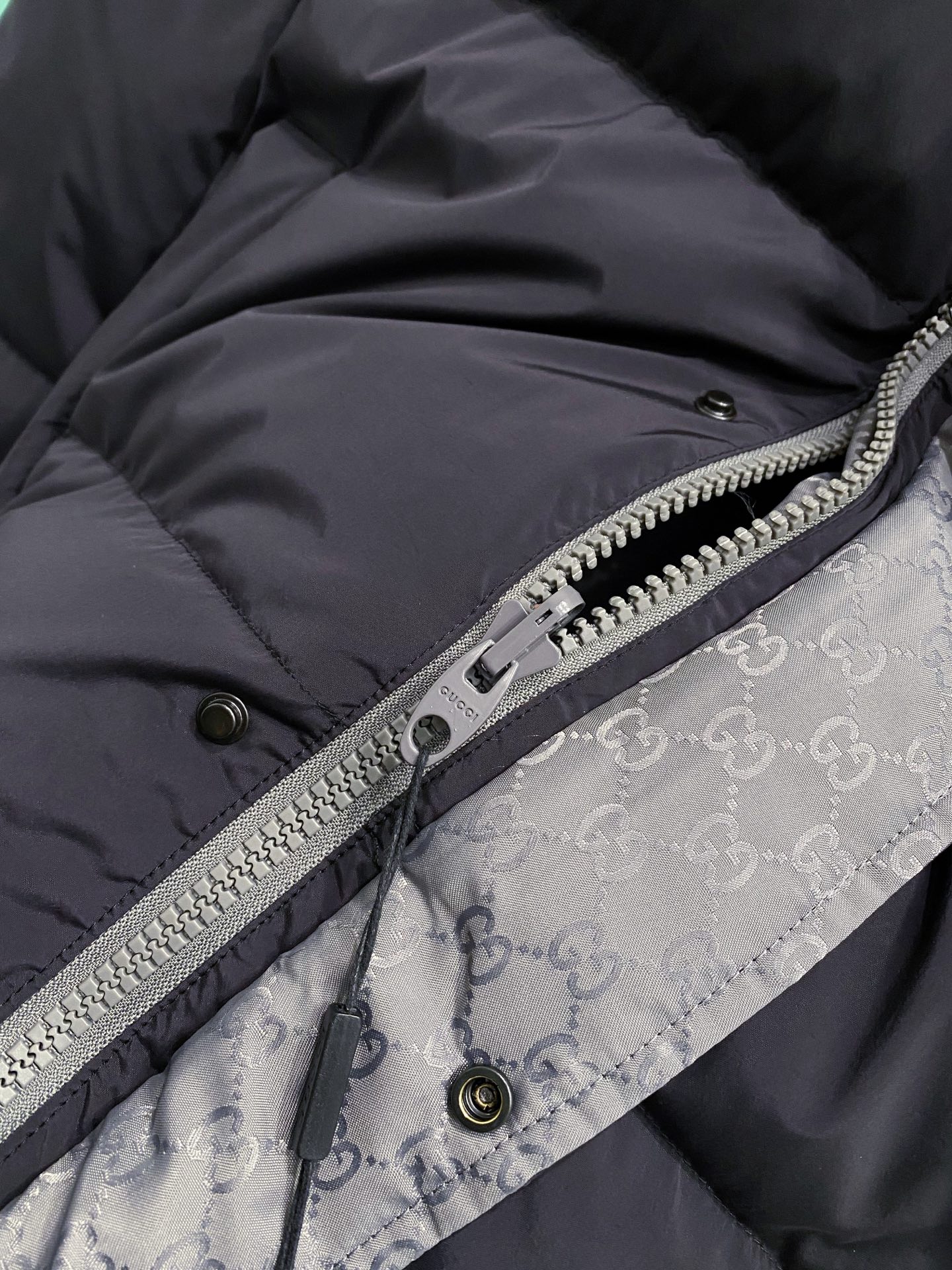 爆款羽绒服 双面穿袖子可拆卸 Gucci 古奇 2025新款羽绒服秀场新品，袖子可拆卸，一衣四穿。品相非