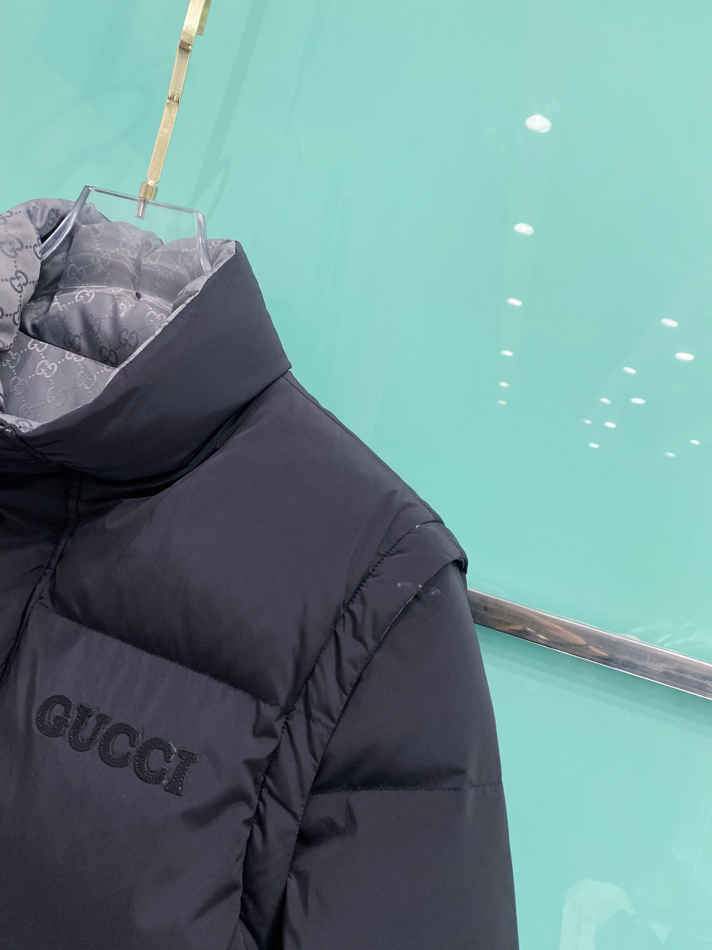 爆款羽绒服 双面穿袖子可拆卸 Gucci 古奇 2025新款羽绒服秀场新品，袖子可拆卸，一衣四穿。品相非