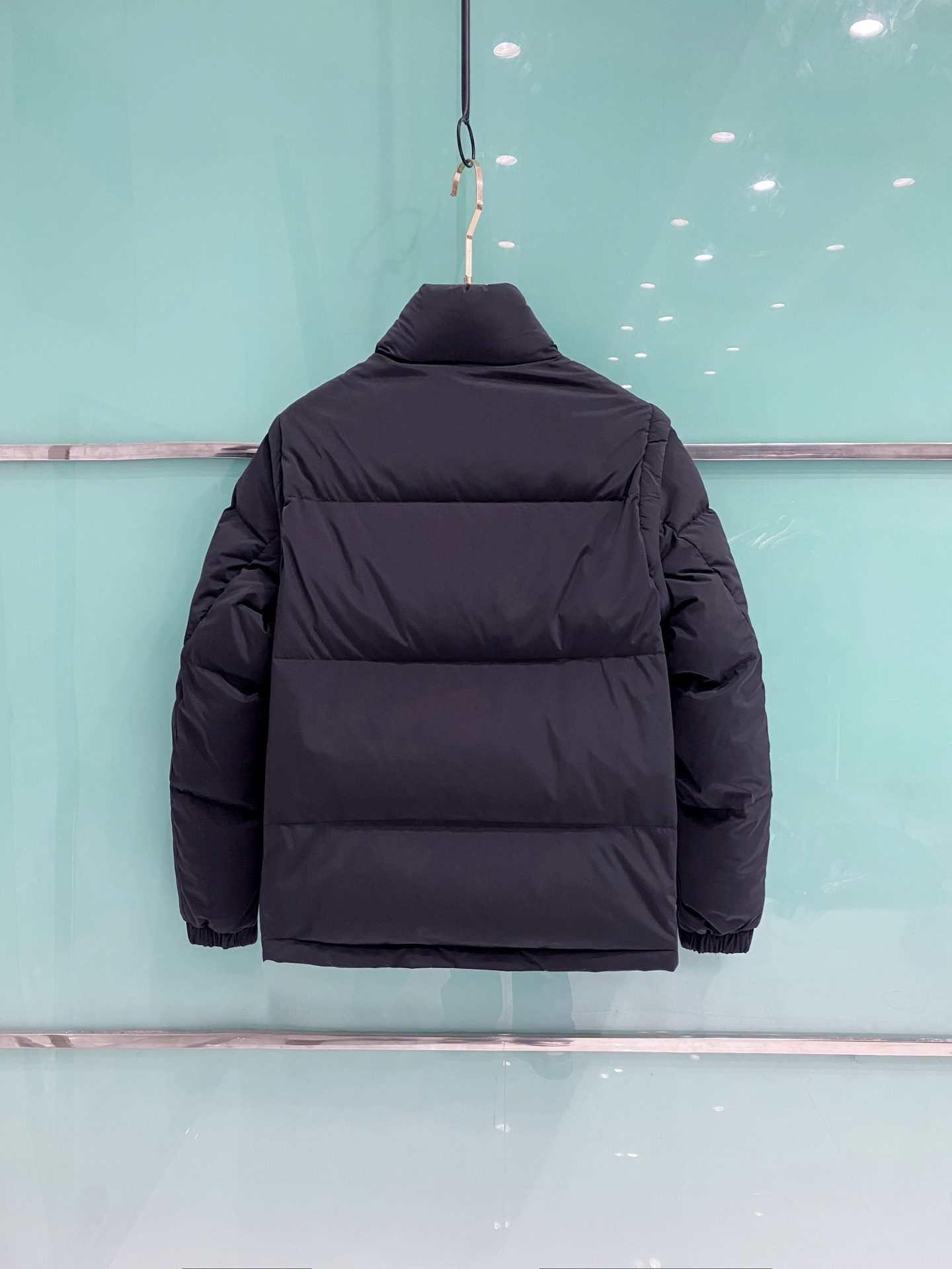 爆款羽绒服 双面穿袖子可拆卸 Gucci 古奇 2025新款羽绒服秀场新品，袖子可拆卸，一衣四穿。品相非