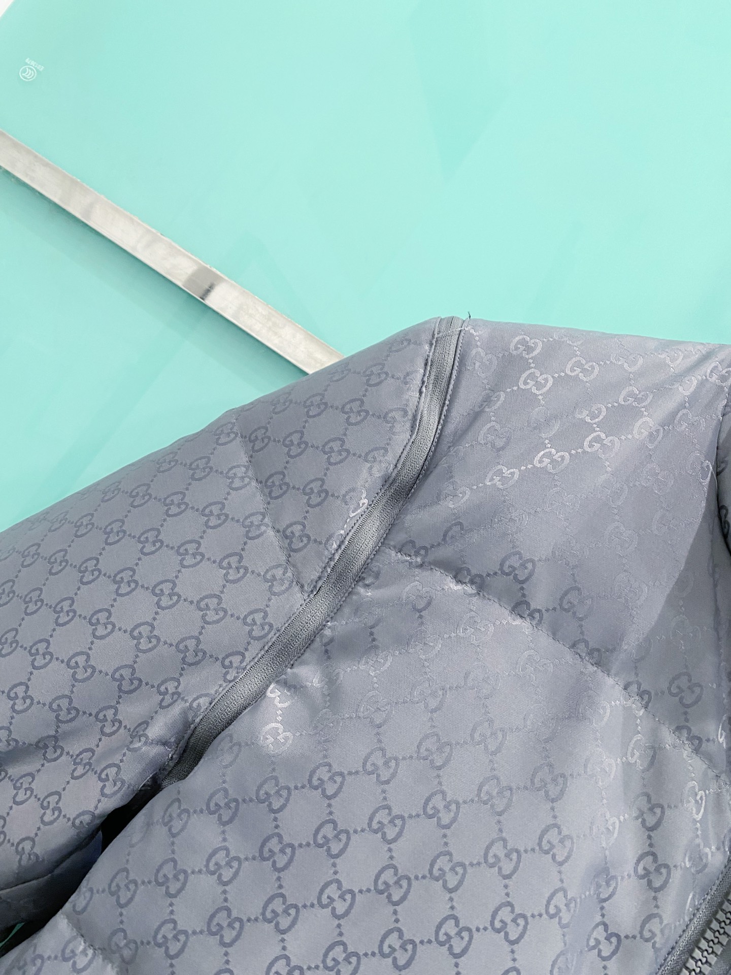 爆款羽绒服 双面穿袖子可拆卸 Gucci 古奇 2025新款羽绒服秀场新品，袖子可拆卸，一衣四穿。品相非