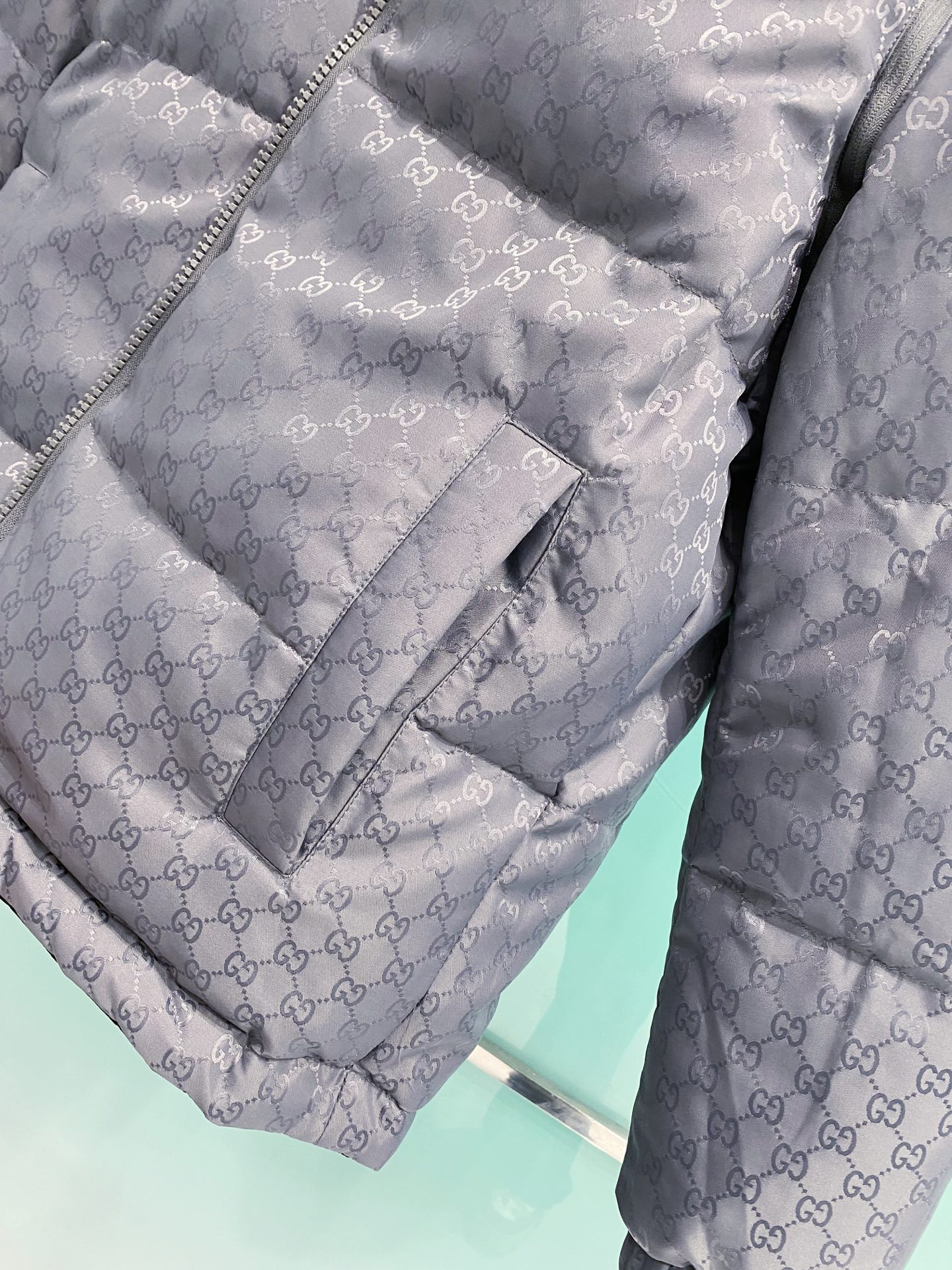 爆款羽绒服 双面穿袖子可拆卸 Gucci 古奇 2025新款羽绒服秀场新品，袖子可拆卸，一衣四穿。品相非