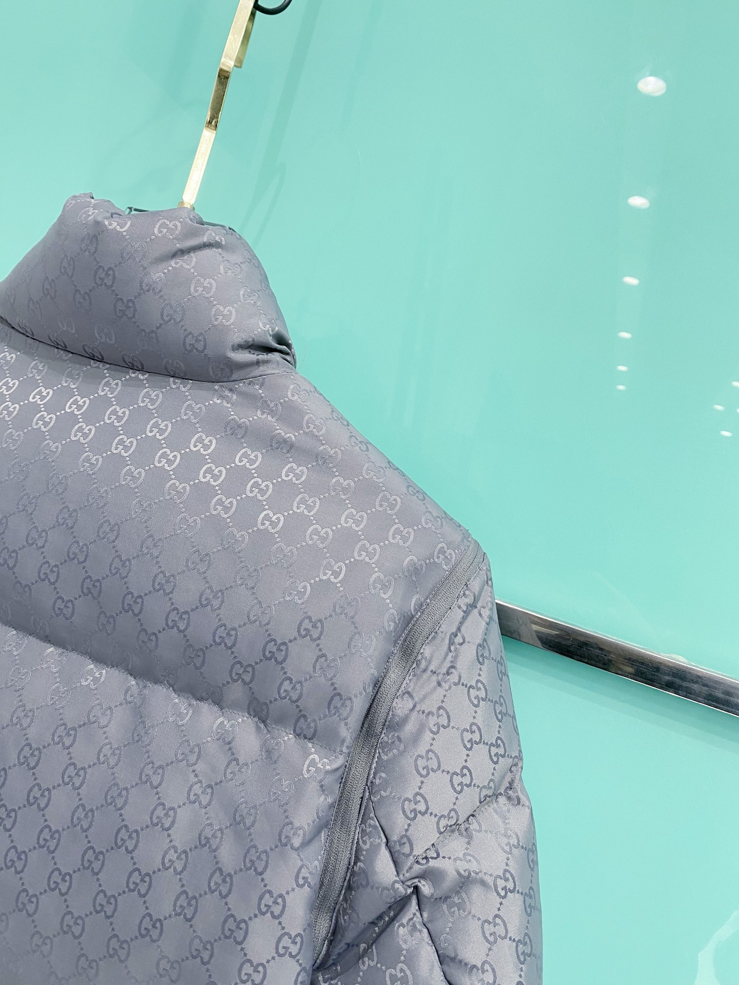 爆款羽绒服 双面穿袖子可拆卸 Gucci 古奇 2025新款羽绒服秀场新品，袖子可拆卸，一衣四穿。品相非