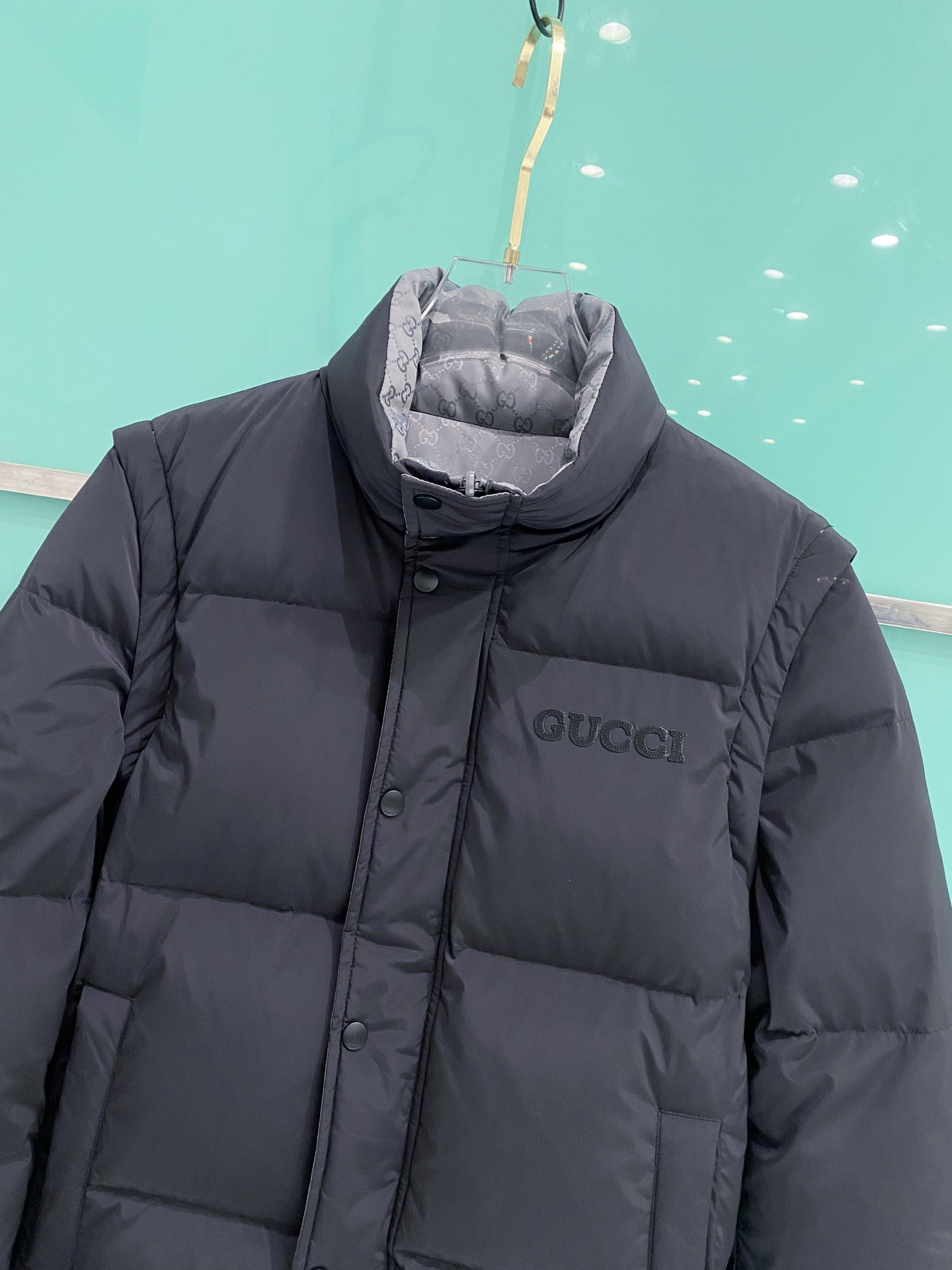 爆款羽绒服 双面穿袖子可拆卸 Gucci 古奇 2025新款羽绒服秀场新品，袖子可拆卸，一衣四穿。品相非