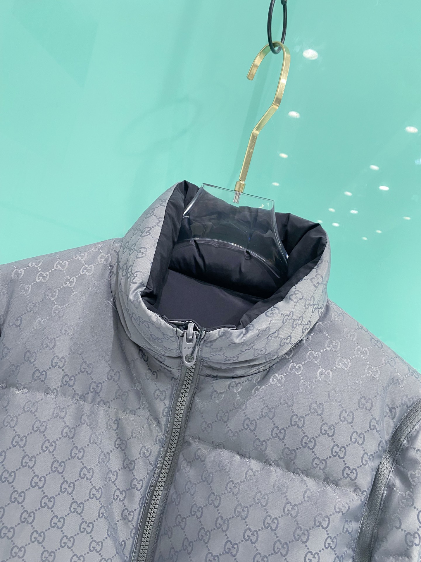 爆款羽绒服 双面穿袖子可拆卸 Gucci 古奇 2025新款羽绒服秀场新品，袖子可拆卸，一衣四穿。品相非