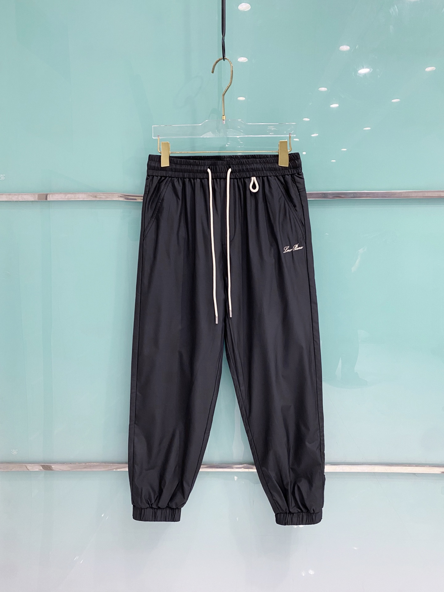 NO:681770,LP's new autumn and winter casual pants. LP's pants can definitely make money with your eyes closed!  Very versatile, elastic waist, can be worn for daily work and outdoor sports, a must-have item in the wardrobe!  Color Black Brown Size 48-56, loro piana,19860909LP 秋冬新款休闲裤 LP这款裤子绝对可以闭眼收入！非常百搭,弹力腰围,日常工作户外运动都可以穿着,衣柜里的必备品！ 颜色黑色 咖色 尺码48-56,,loro piana,,Men's clothing