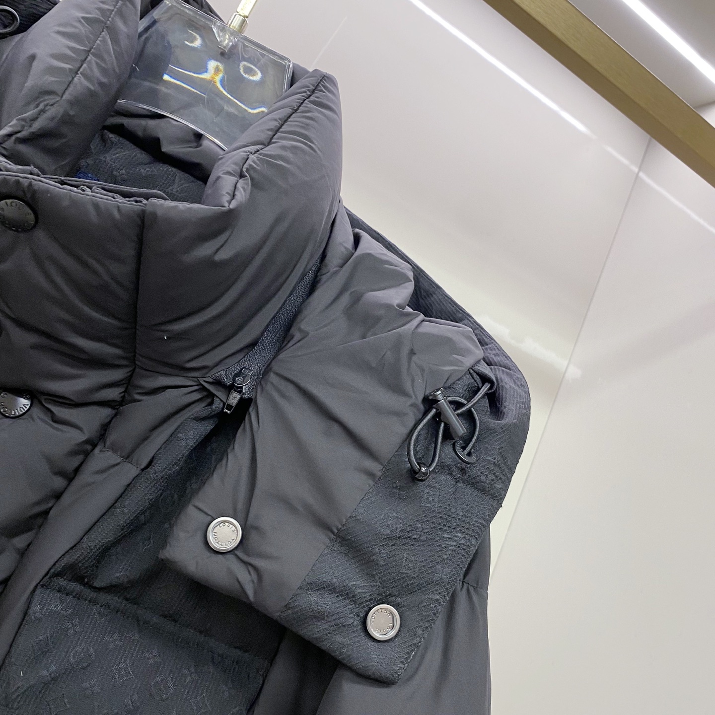 特级羽绒⬆️Louis Vuitton Lv3033 硅胶字母肩章,阶梯拼接MONOGRAM老花立体浮雕