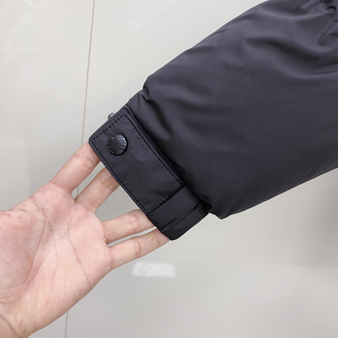 特级羽绒⬆️Louis Vuitton Lv3033 硅胶字母肩章,阶梯拼接MONOGRAM老花立体浮雕