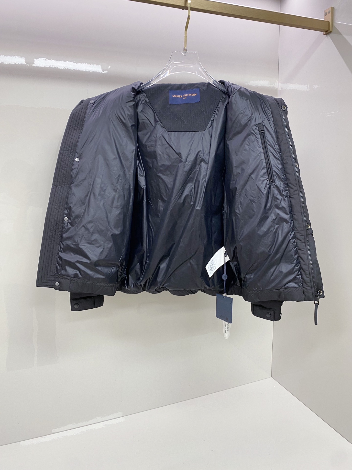 特级羽绒⬆️Louis Vuitton Lv3033 硅胶字母肩章,阶梯拼接MONOGRAM老花立体浮雕