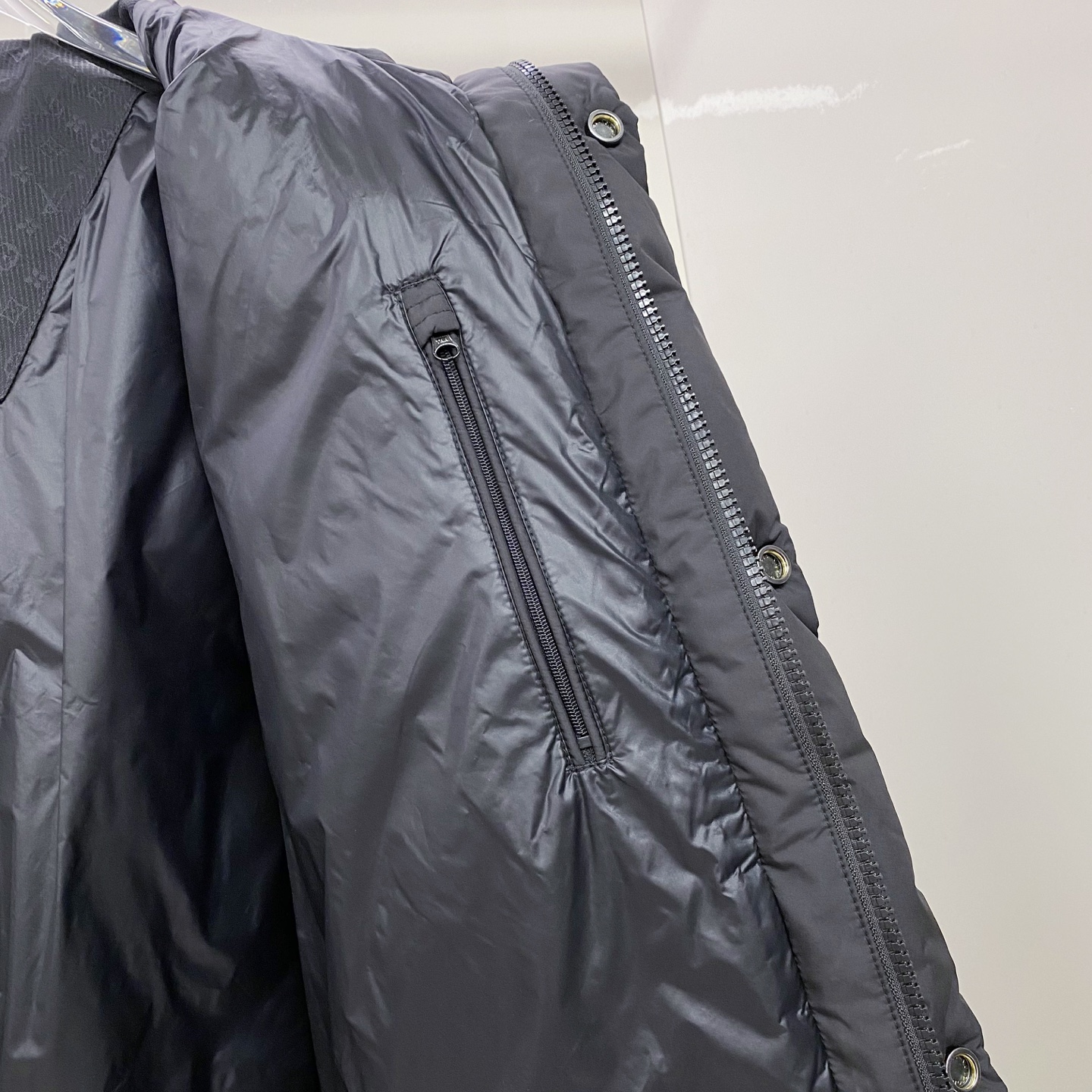 特级羽绒⬆️Louis Vuitton Lv3033 硅胶字母肩章,阶梯拼接MONOGRAM老花立体浮雕