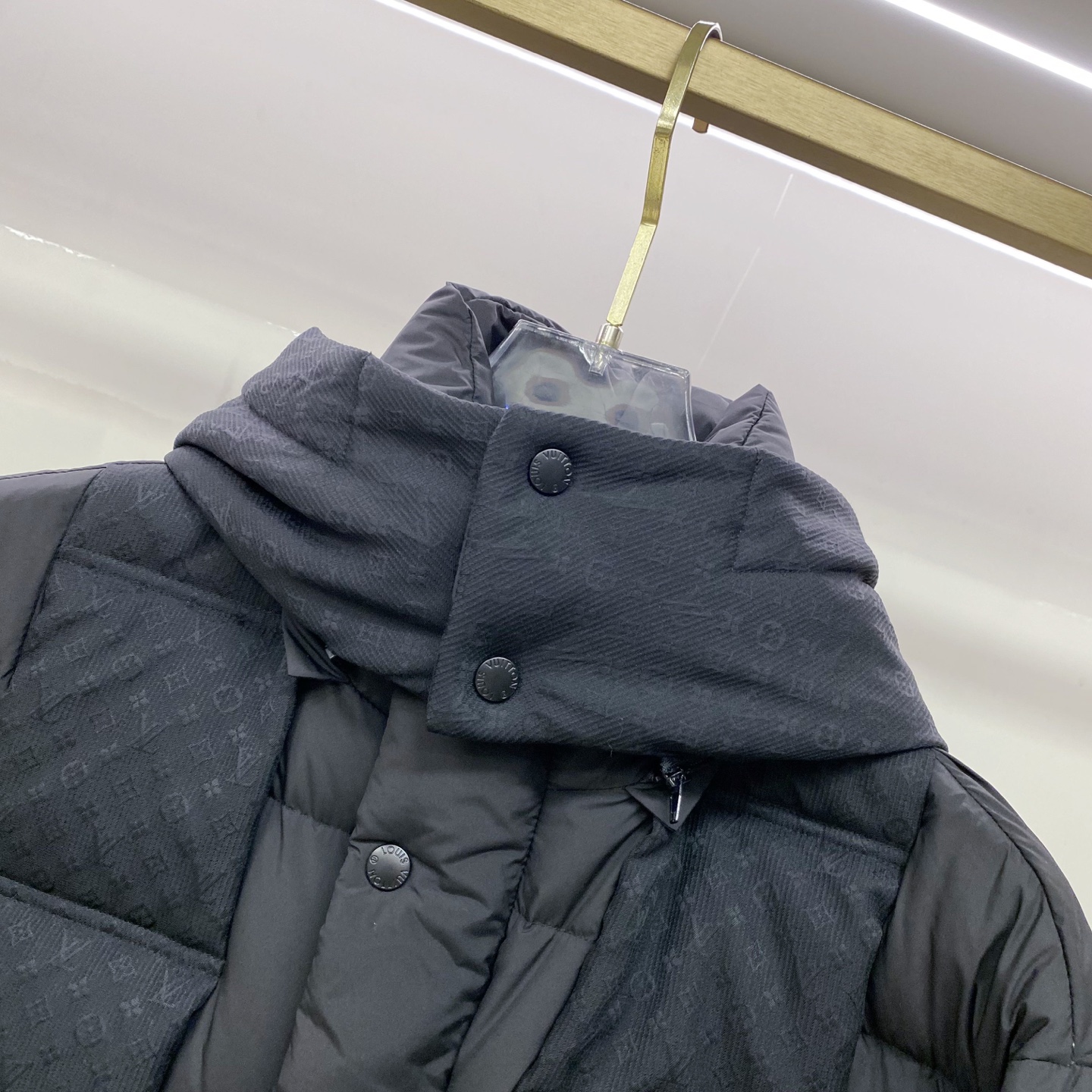 特级羽绒⬆️Louis Vuitton Lv3033 硅胶字母肩章,阶梯拼接MONOGRAM老花立体浮雕