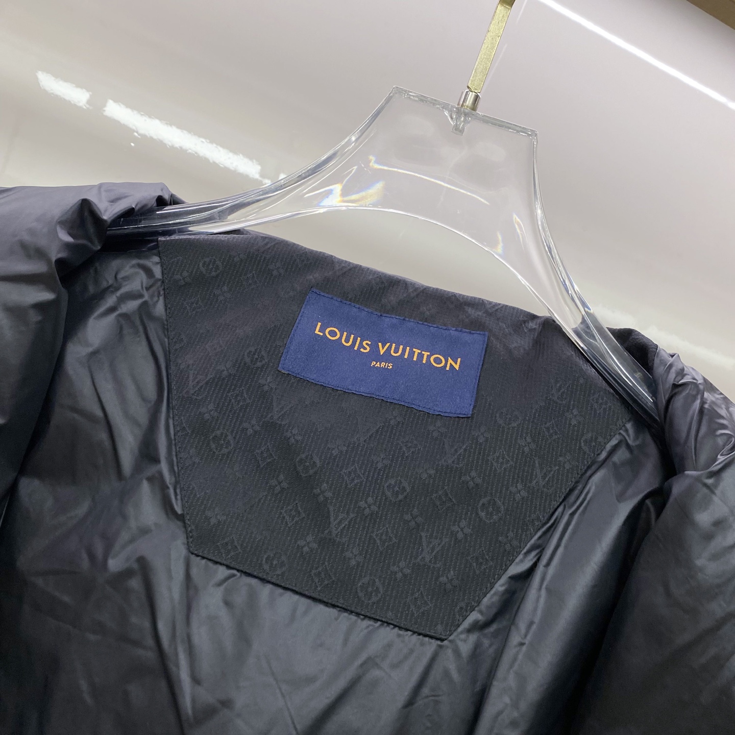 特级羽绒⬆️Louis Vuitton Lv3033 硅胶字母肩章,阶梯拼接MONOGRAM老花立体浮雕