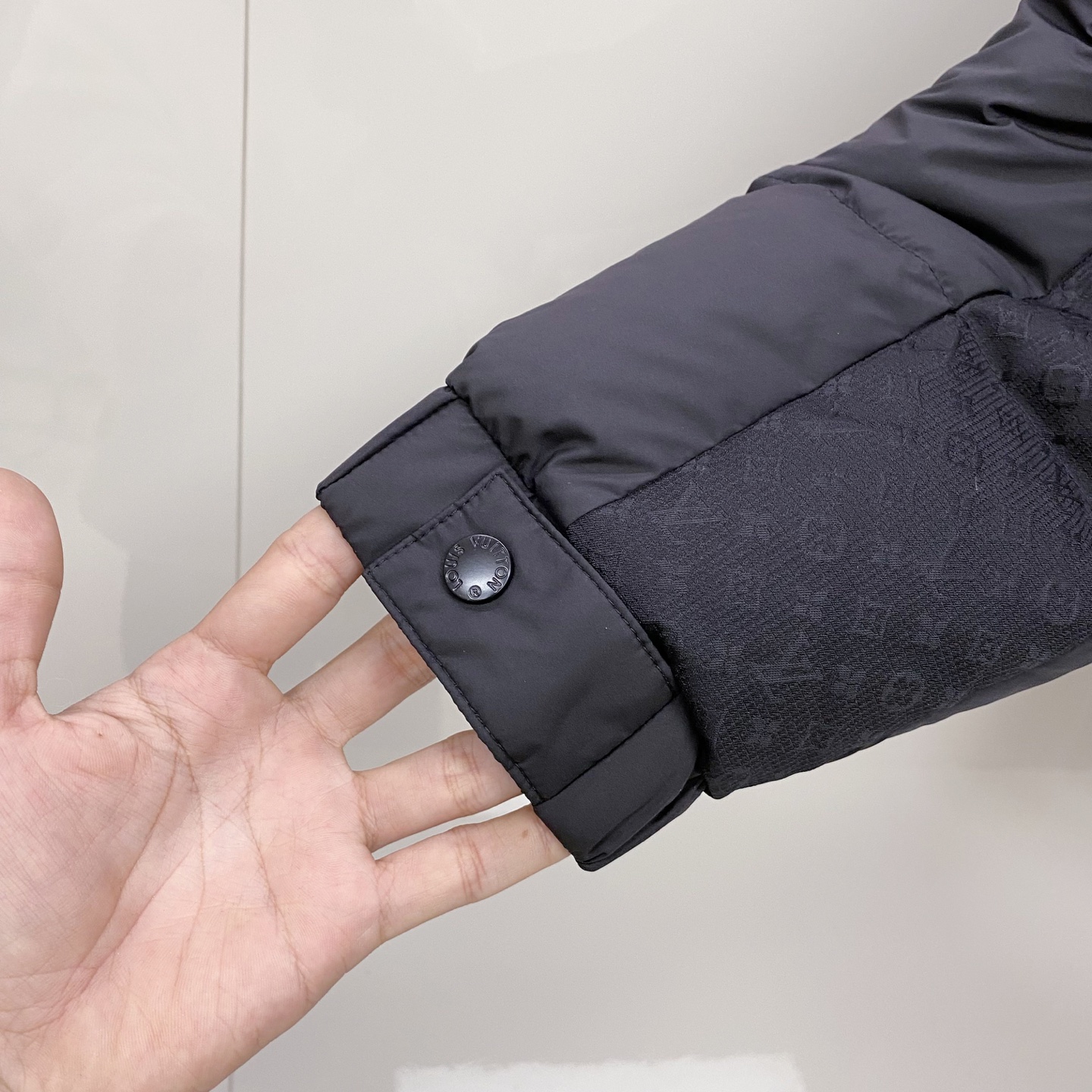 LV爆款🔥🔥🔥独家爆款2025秋冬新款🆕羽绒服 原版1:1订制五金配件全进口原版定制 欢迎专柜对比 绝对