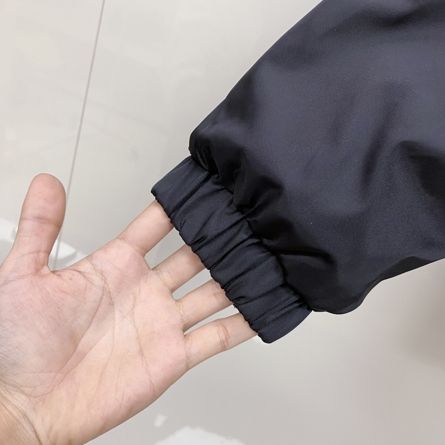 Prada 普拉达 双面穿 2025冬季新款时尚简约品牌字母倒三角绣标羽绒服外套海外贸易公司品控，精品稀