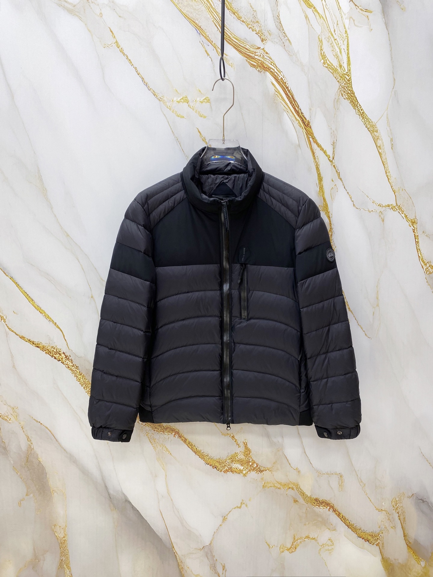 NO:712166,Canada Goose 25-year-old winter light down jacket, 90% white duck down filling, is windproof and wear-resistant, and the splicing design makes the upper body look bloated!  Size 48-56 (M-3XL),,down jacket,19860909Canada Goose 大鹅 25年冬季轻薄羽绒服 90白鸭绒充绒量防风且耐磨,拼接设计上身效果不显臃肿！ 码数48-56（M-3XL）,,down jacket,,Men's clothing