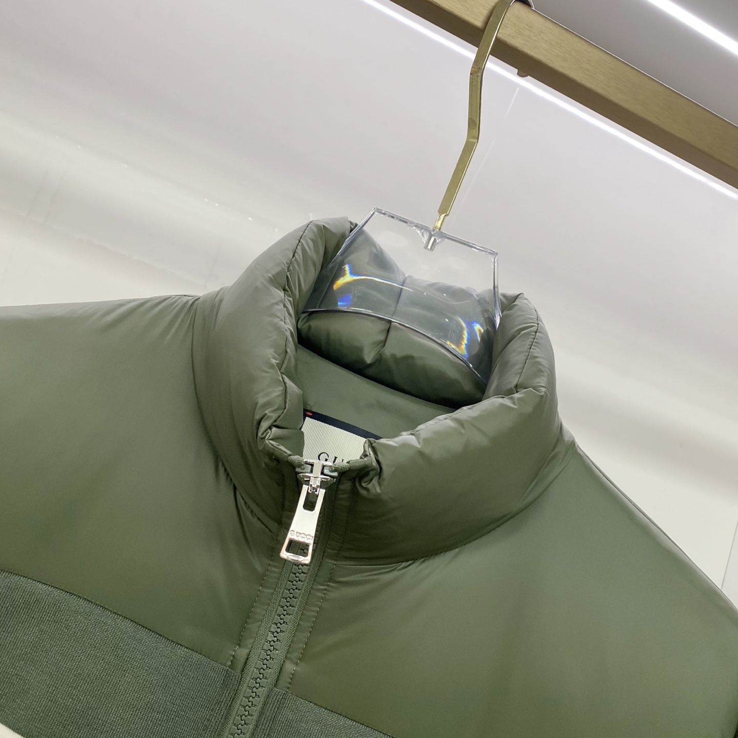 Gucci 古奇 羽绒服 2025最新款时尚设计师款夹克外套羽绒服处处细节显工艺足够的高级 结构性剪裁的