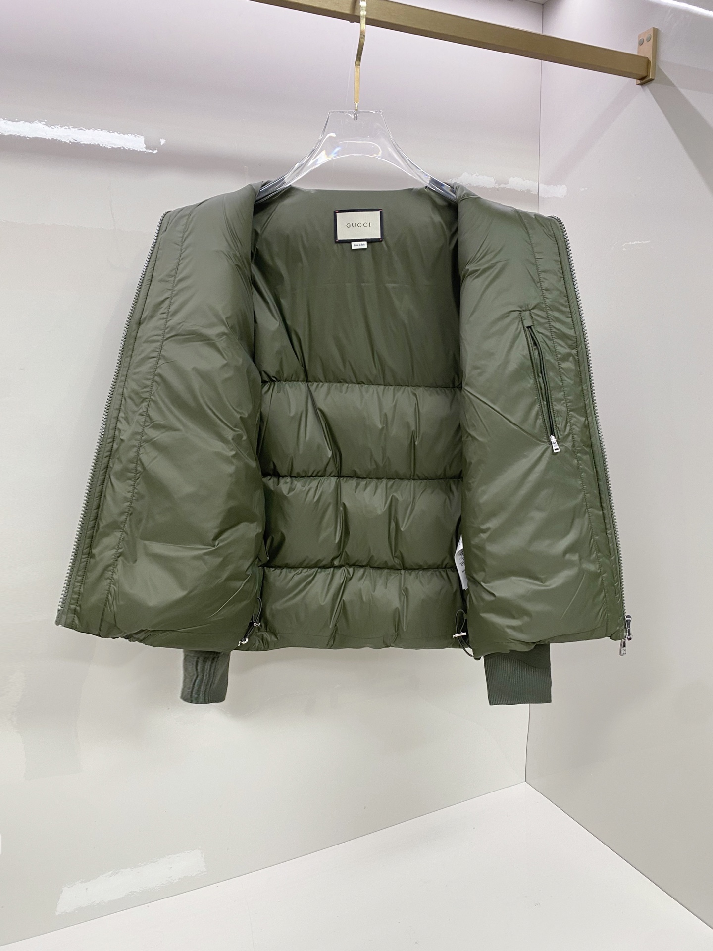 Gucci 古奇 羽绒服 2025最新款时尚设计师款夹克外套羽绒服处处细节显工艺足够的高级 结构性剪裁的