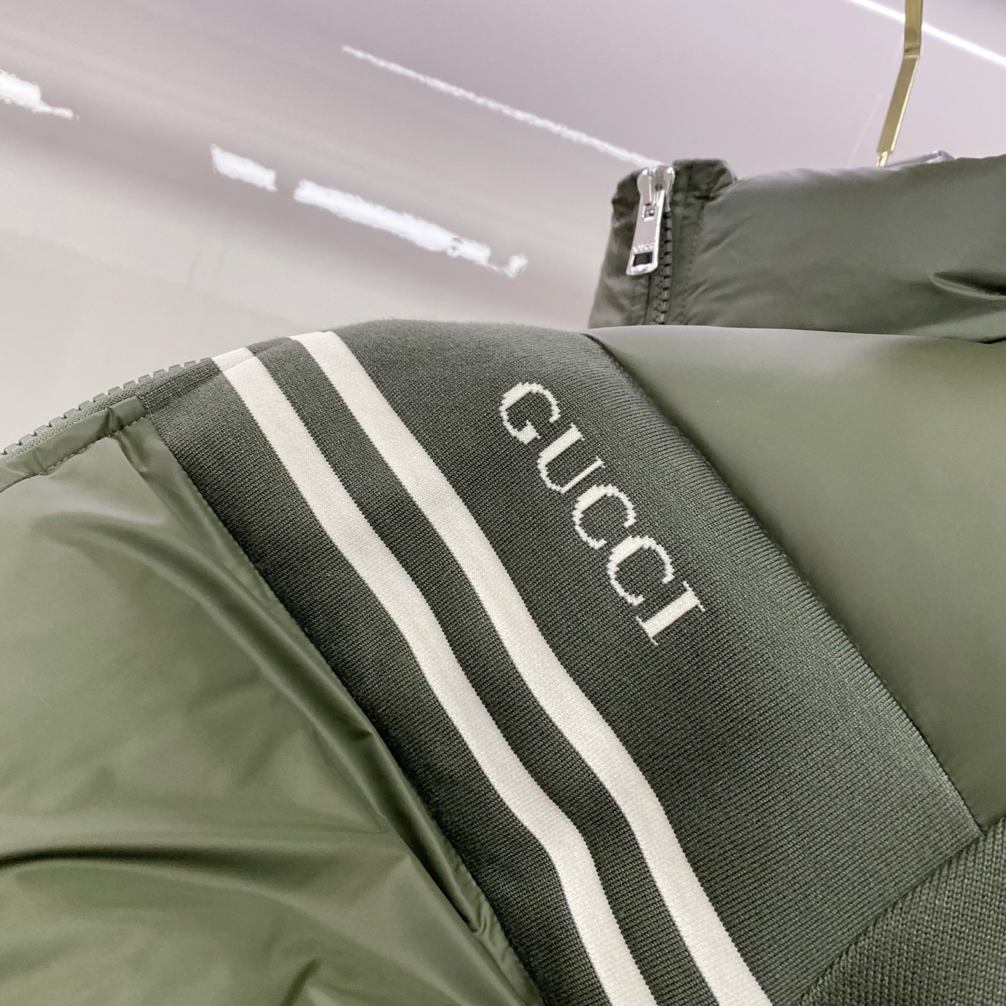 Gucci 古奇 羽绒服 2025最新款时尚设计师款夹克外套羽绒服处处细节显工艺足够的高级 结构性剪裁的