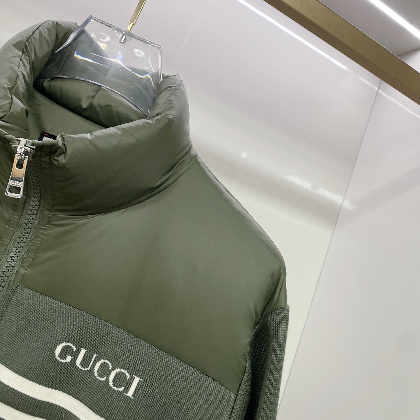 Gucci 古奇 羽绒服 2025最新款时尚设计师款夹克外套羽绒服处处细节显工艺足够的高级 结构性剪裁的