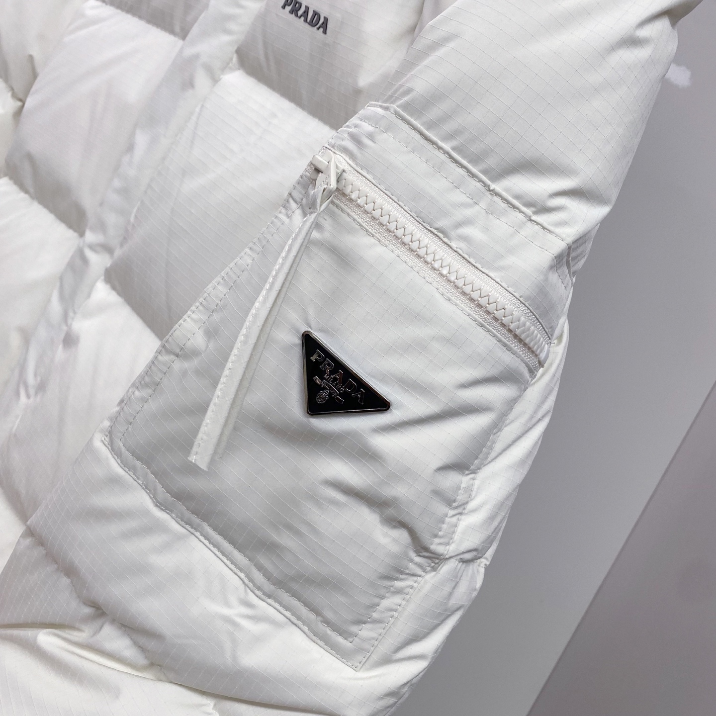 普拉达 羽绒服🆕*2025秋冬羽绒新品｜PRA可拆卸衣袖，一衣两穿，重塑冬日型格精选9010高品质大朵白