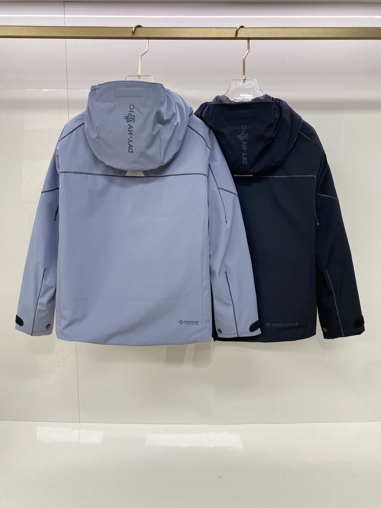 Moncler 羽绒服2025最新款时尚设计师款羽绒外套.处处细节显工艺足够的高级 结构性剪裁的设计改变