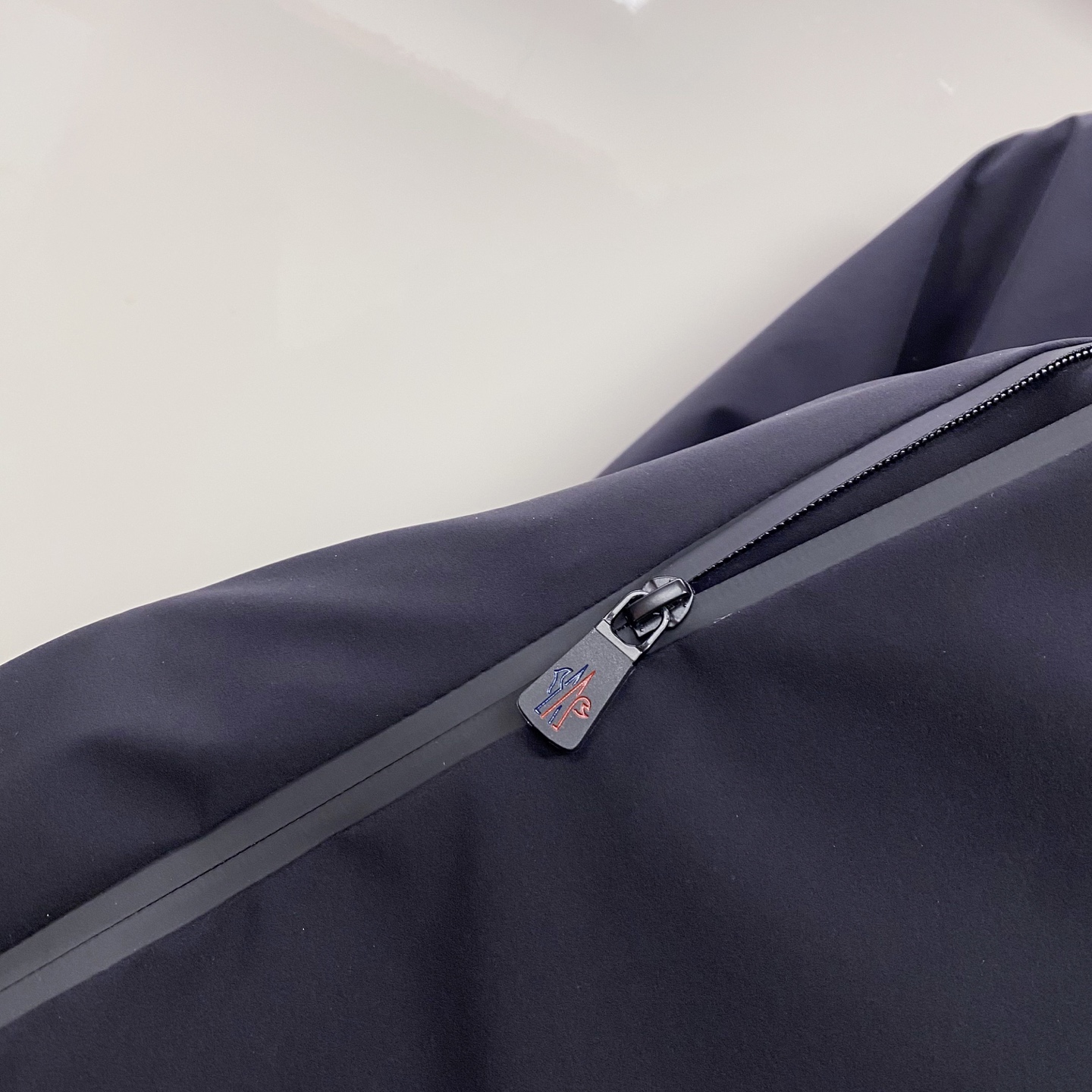 Moncler 羽绒服2025最新款时尚设计师款羽绒外套.处处细节显工艺足够的高级 结构性剪裁的设计改变