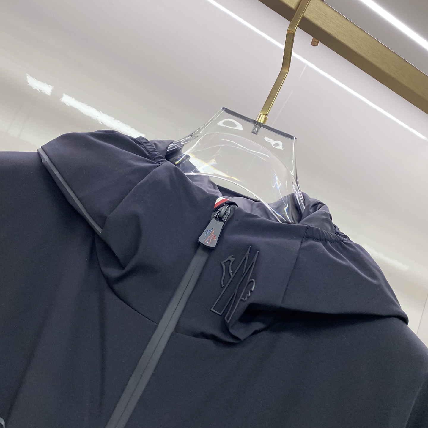 Moncler 羽绒服2025最新款时尚设计师款羽绒外套.处处细节显工艺足够的高级 结构性剪裁的设计改变